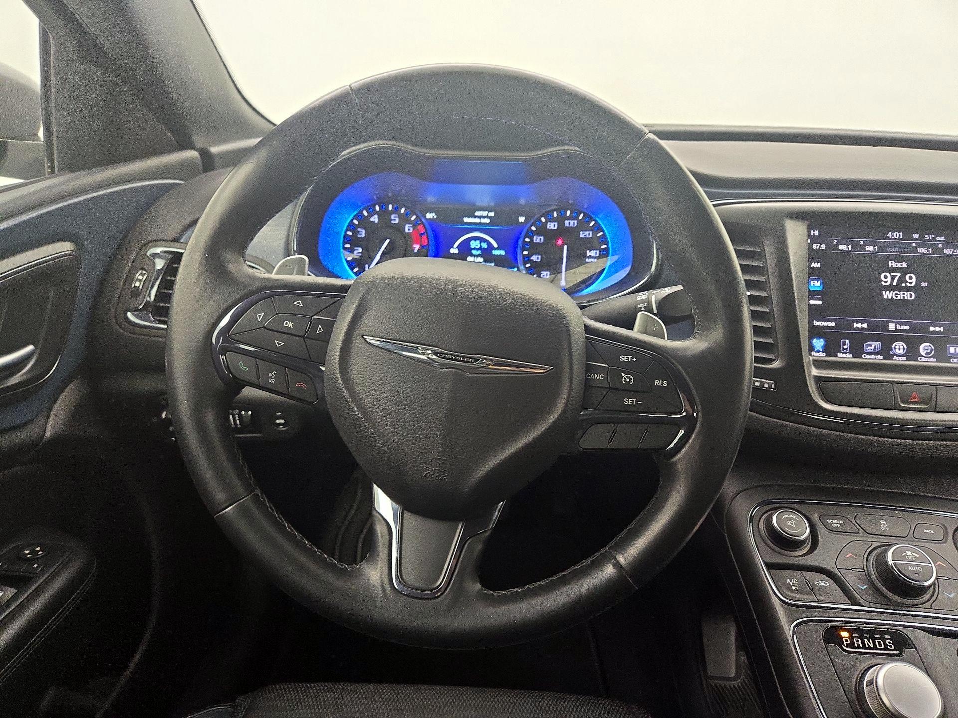 Thumbnail: 2016 Chrysler 200 - 10