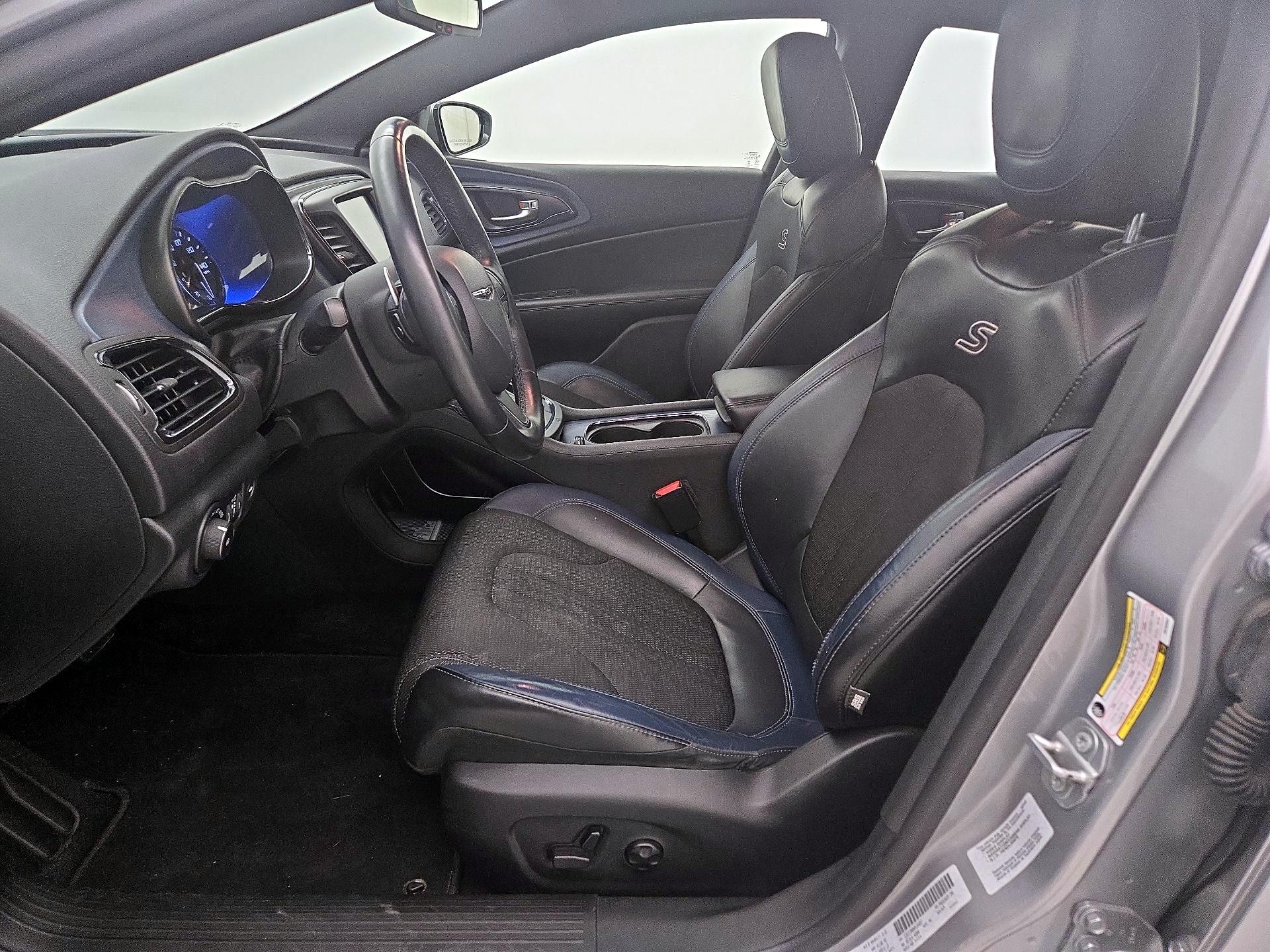 Thumbnail: 2016 Chrysler 200 - 11