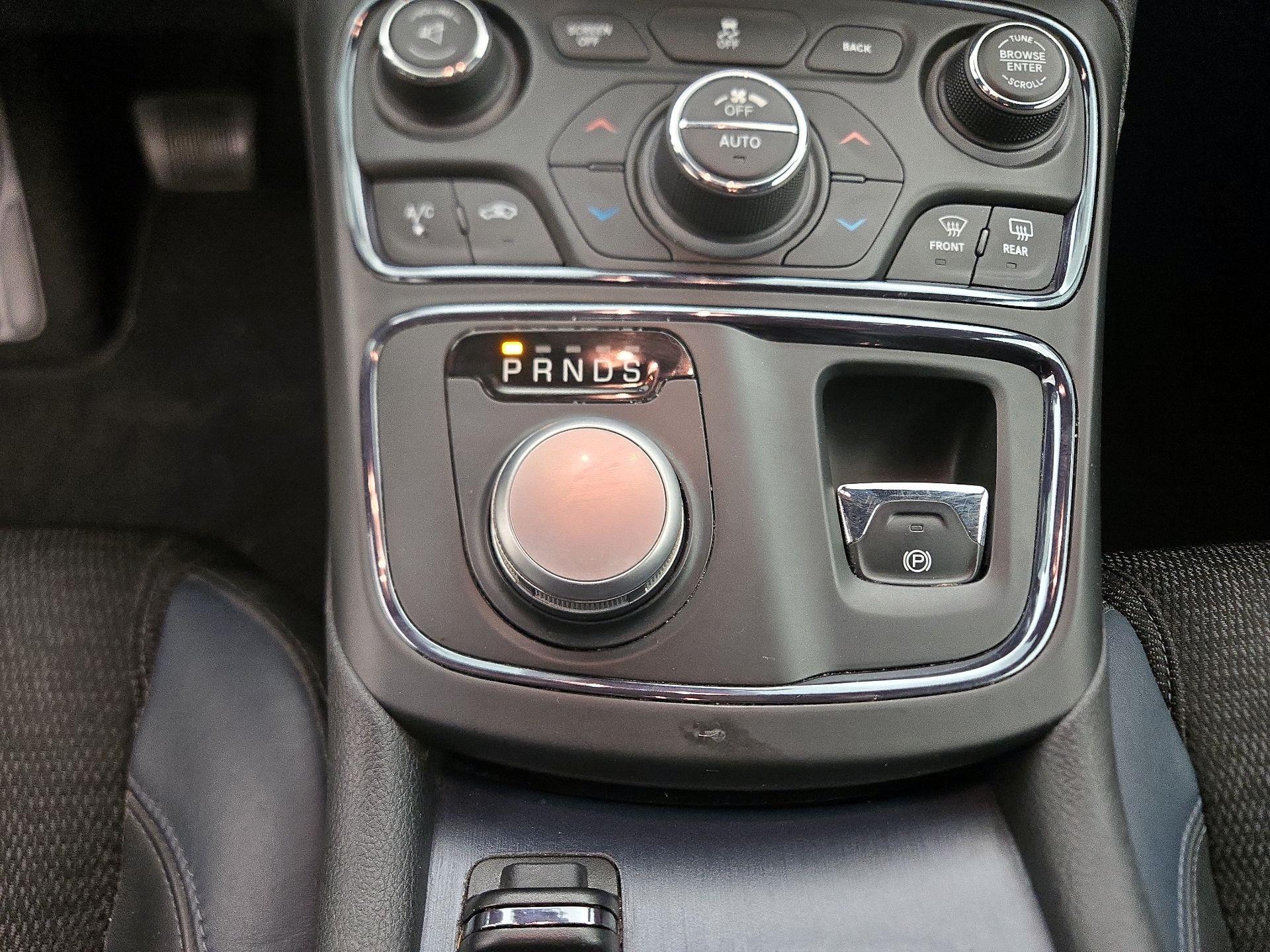 Thumbnail: 2016 Chrysler 200 - 17