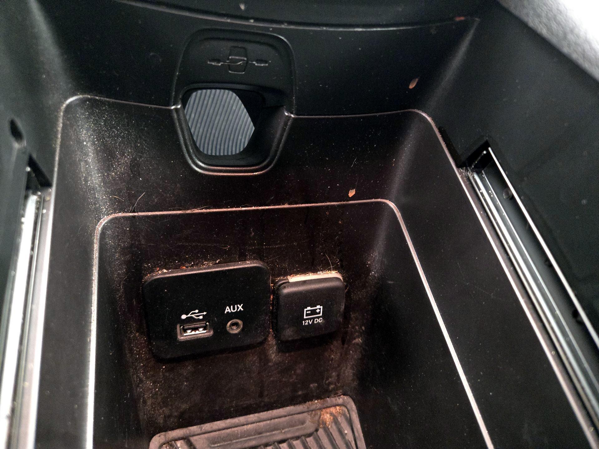 Thumbnail: 2016 Chrysler 200 - 18