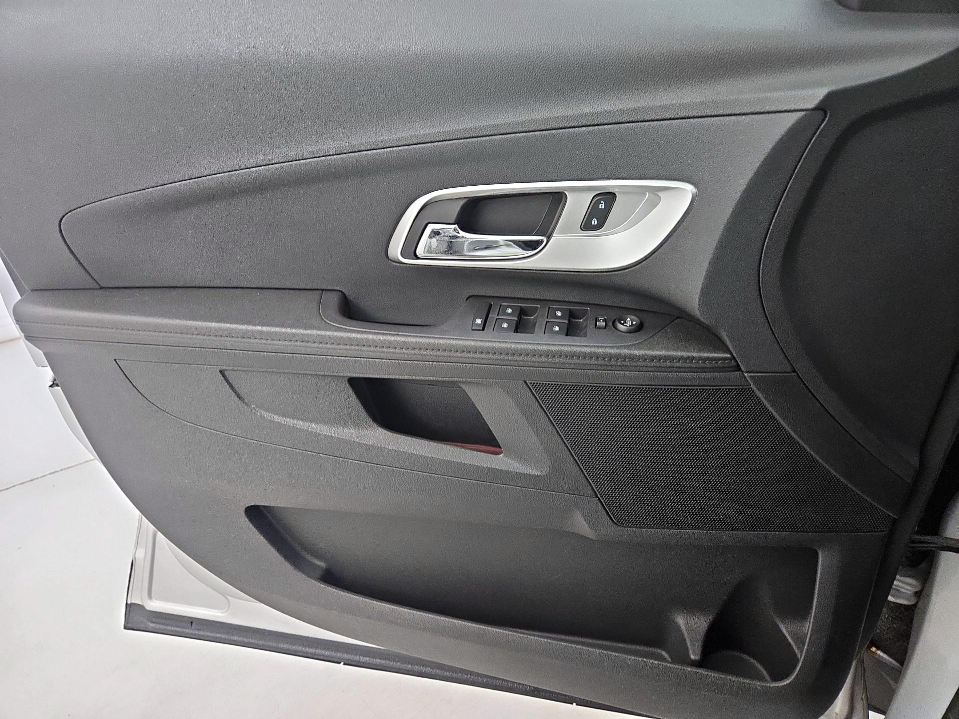 Thumbnail: 2017 Chevrolet Equinox - 12