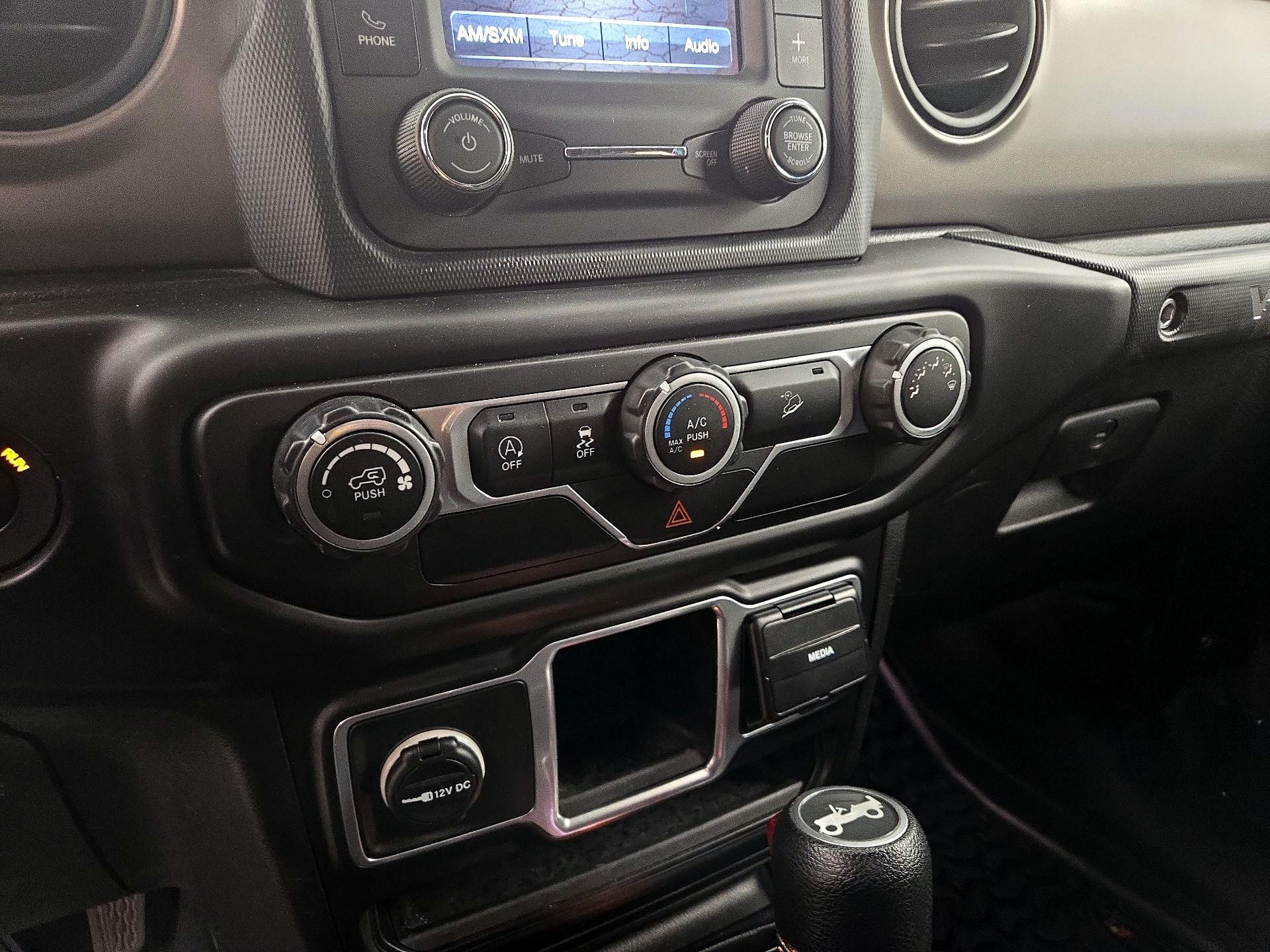 Thumbnail: 2018 Jeep Wrangler - 16