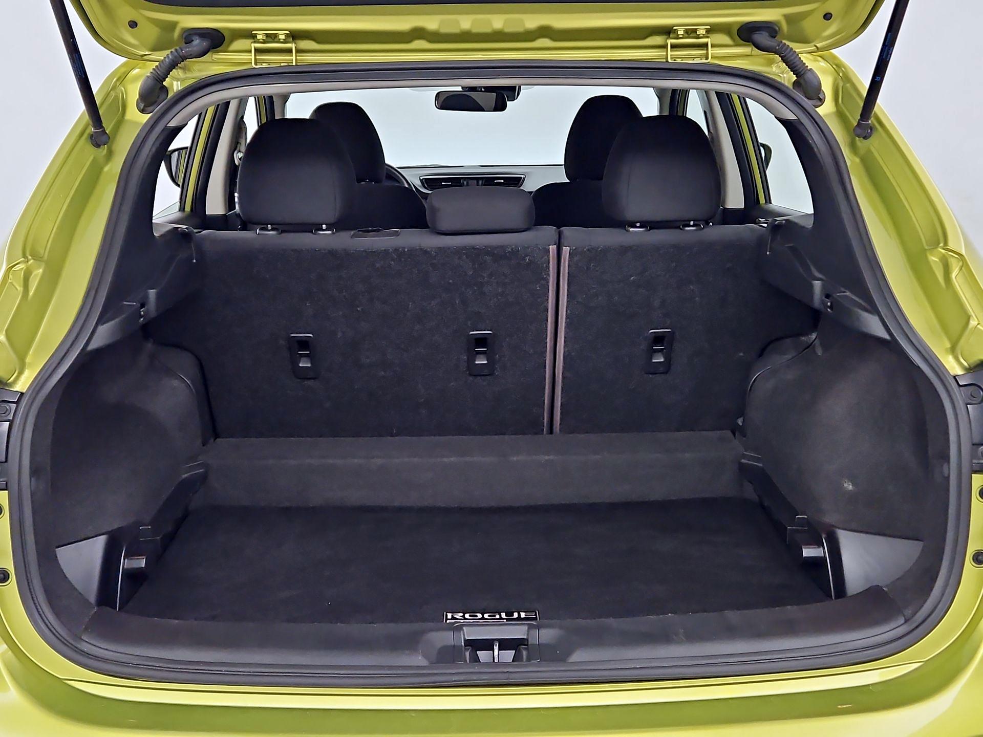 Thumbnail: 2021 Nissan Rogue Sport - 19