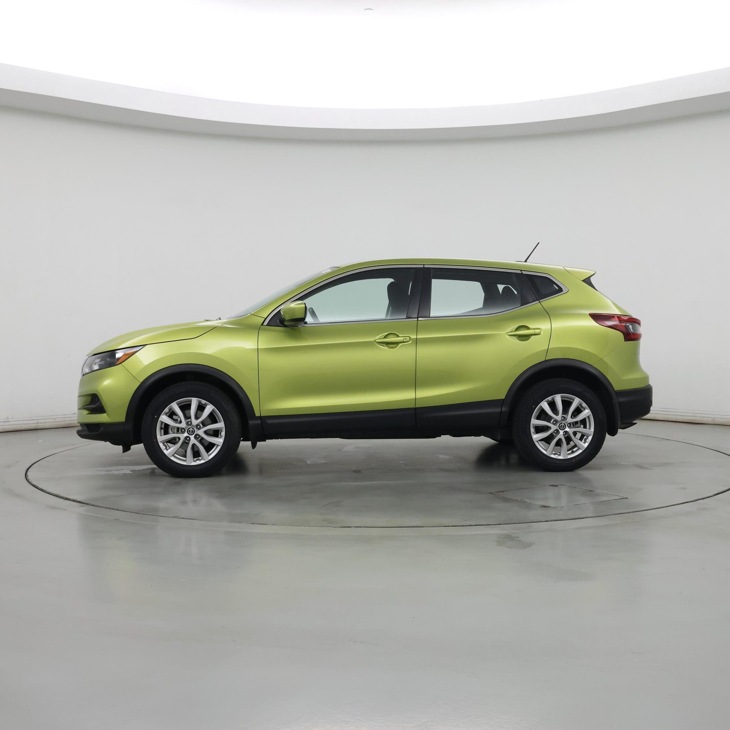 Thumbnail: 2021 Nissan Rogue Sport - 3