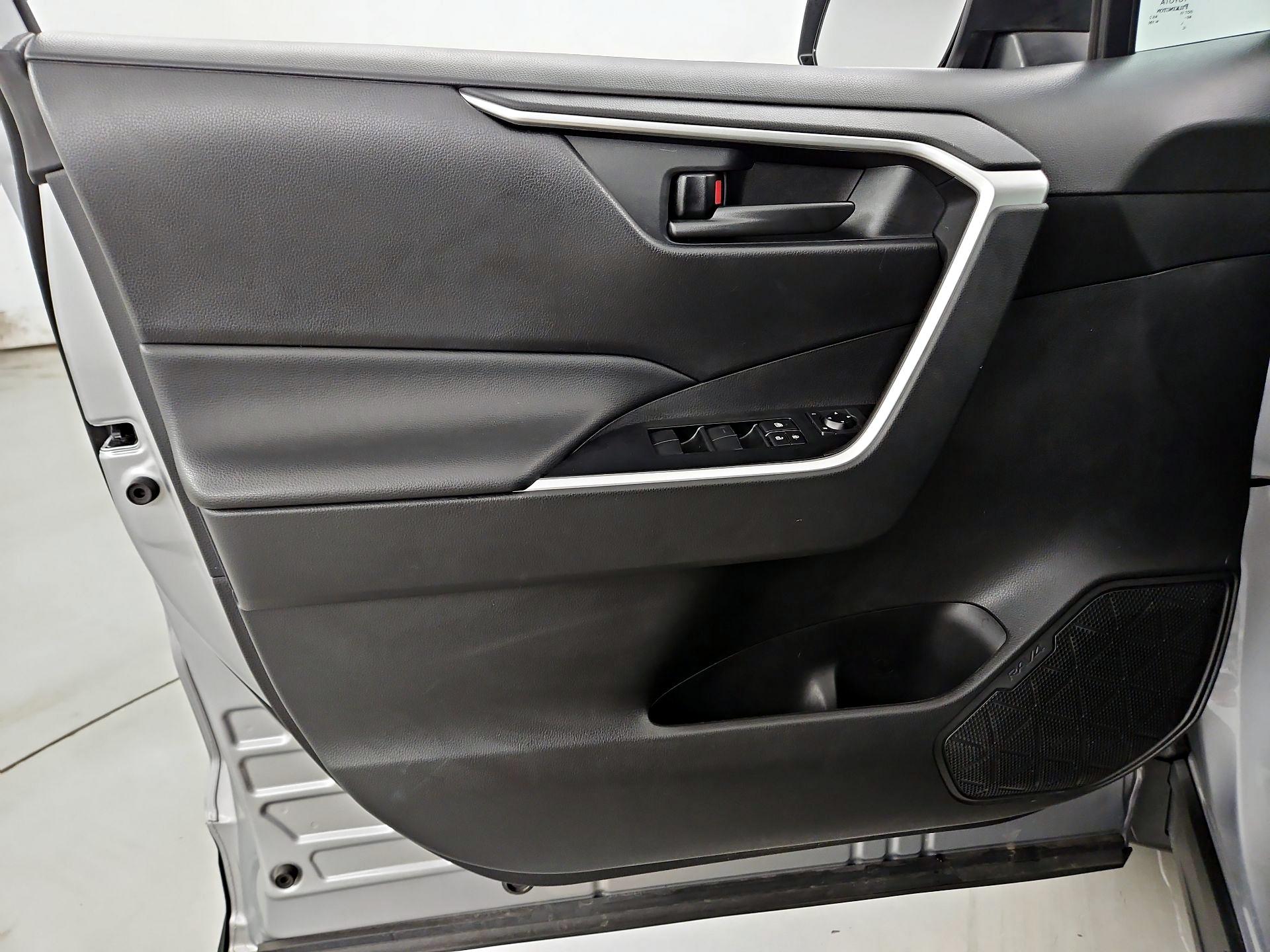 Thumbnail: 2020 Toyota RAV4 - 12