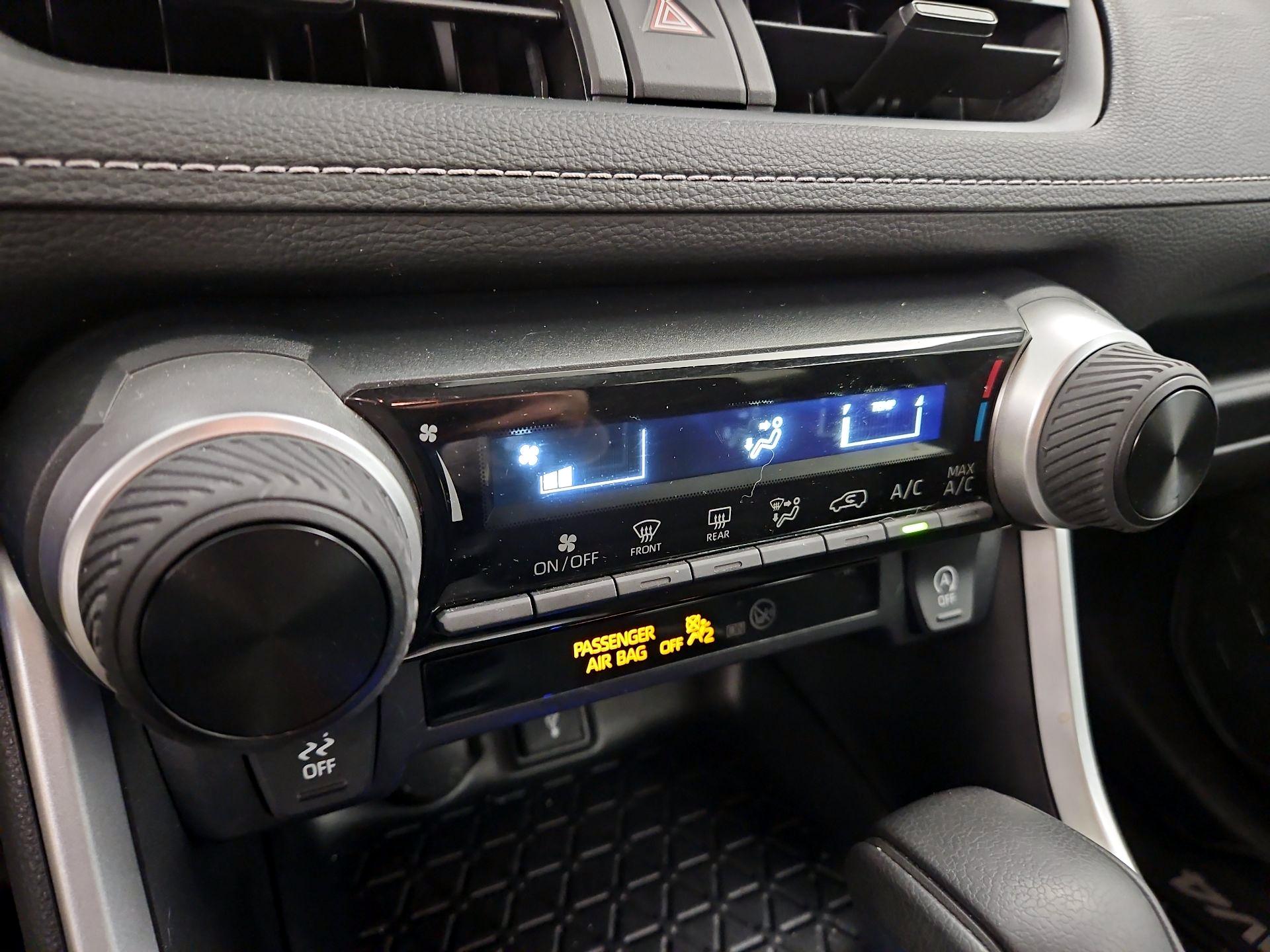 Thumbnail: 2020 Toyota RAV4 - 16