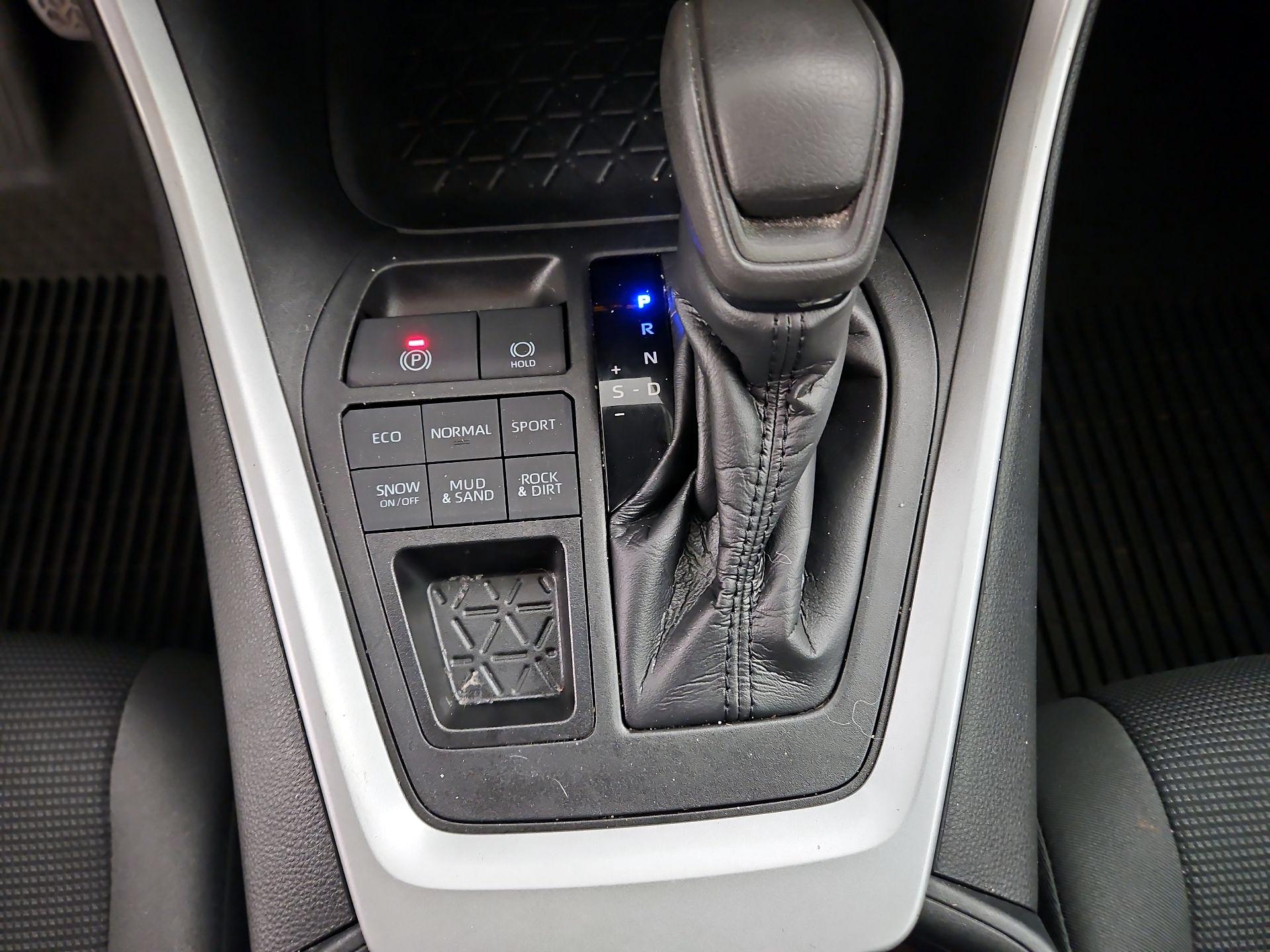 Thumbnail: 2020 Toyota RAV4 - 17