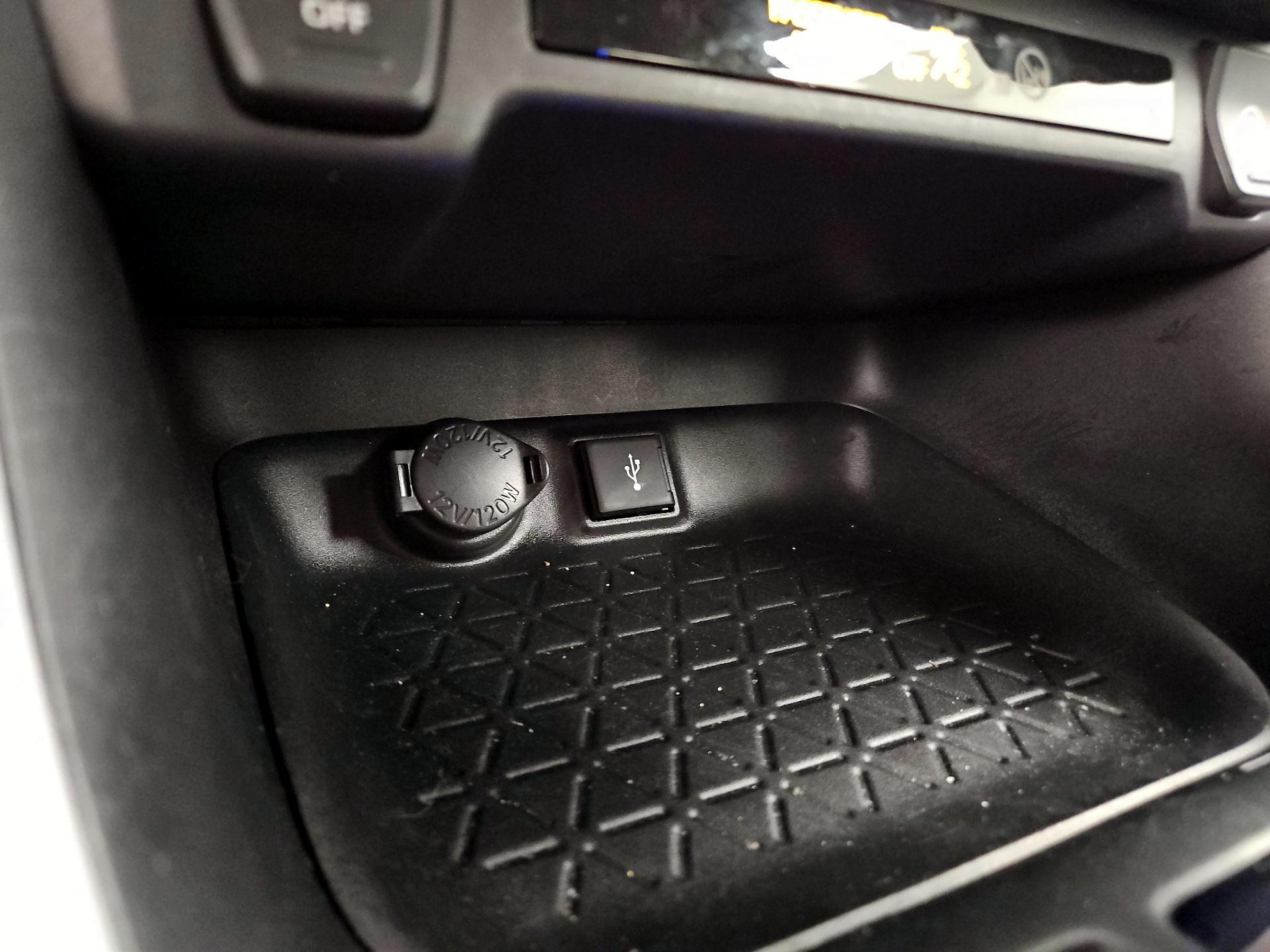 Thumbnail: 2020 Toyota RAV4 - 18