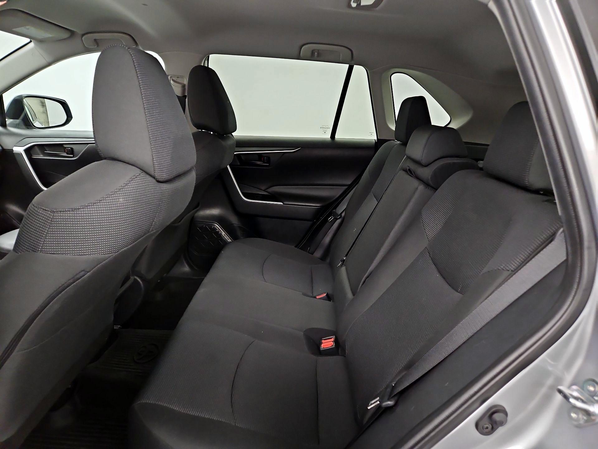 Thumbnail: 2020 Toyota RAV4 - 19