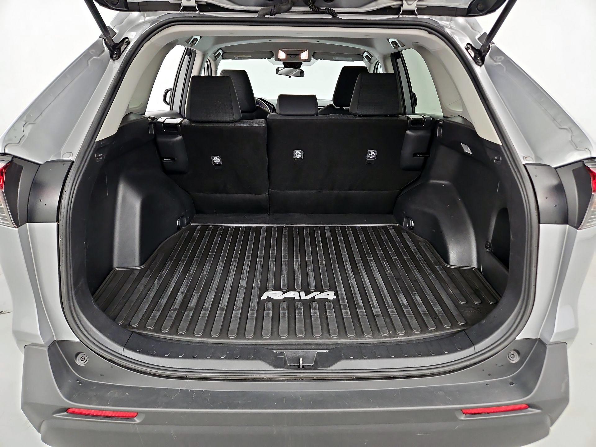 Thumbnail: 2020 Toyota RAV4 - 20