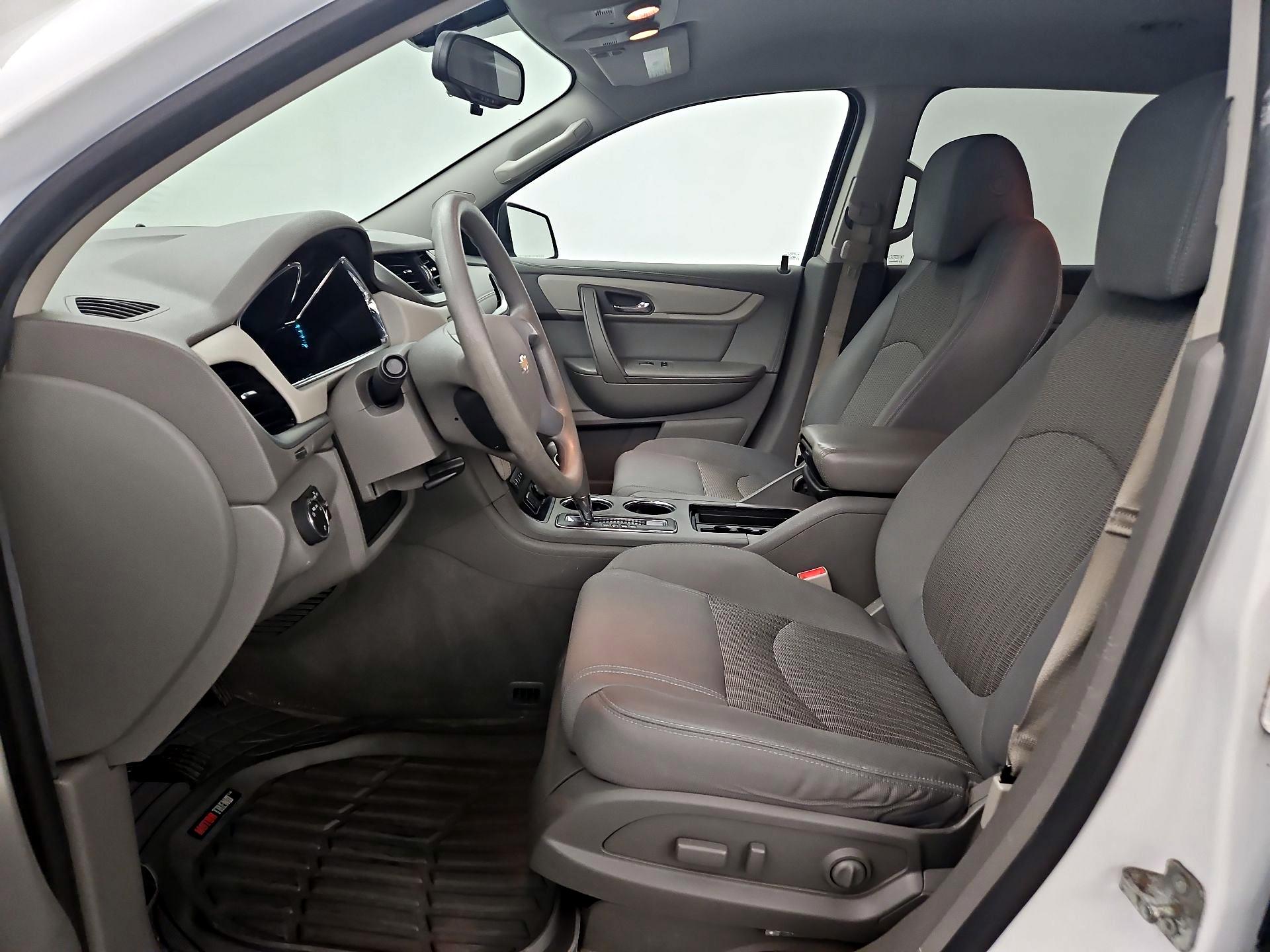 Thumbnail: 2017 Chevrolet Traverse - 11