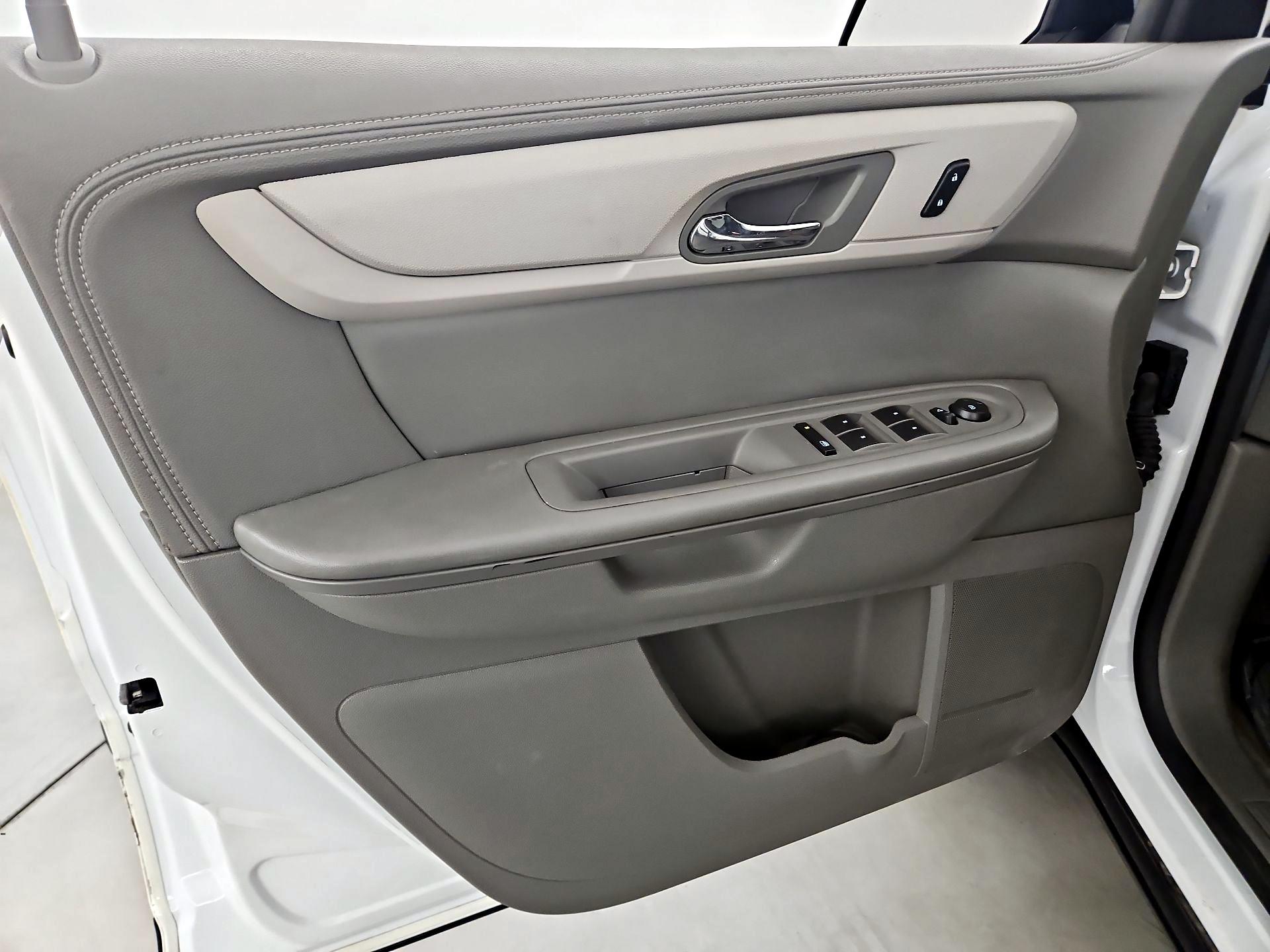 Thumbnail: 2017 Chevrolet Traverse - 12