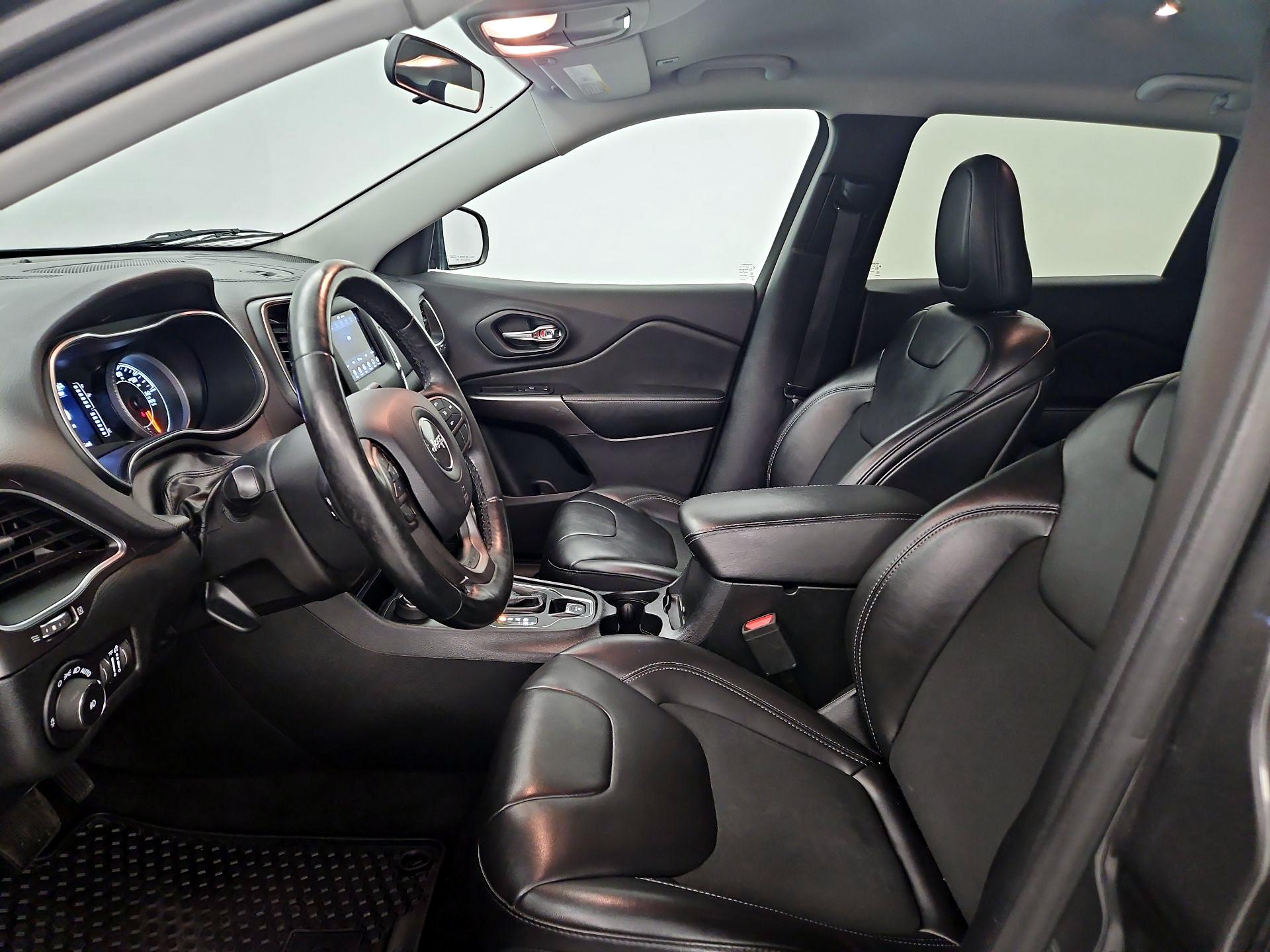 Thumbnail: 2019 Jeep Cherokee - 11