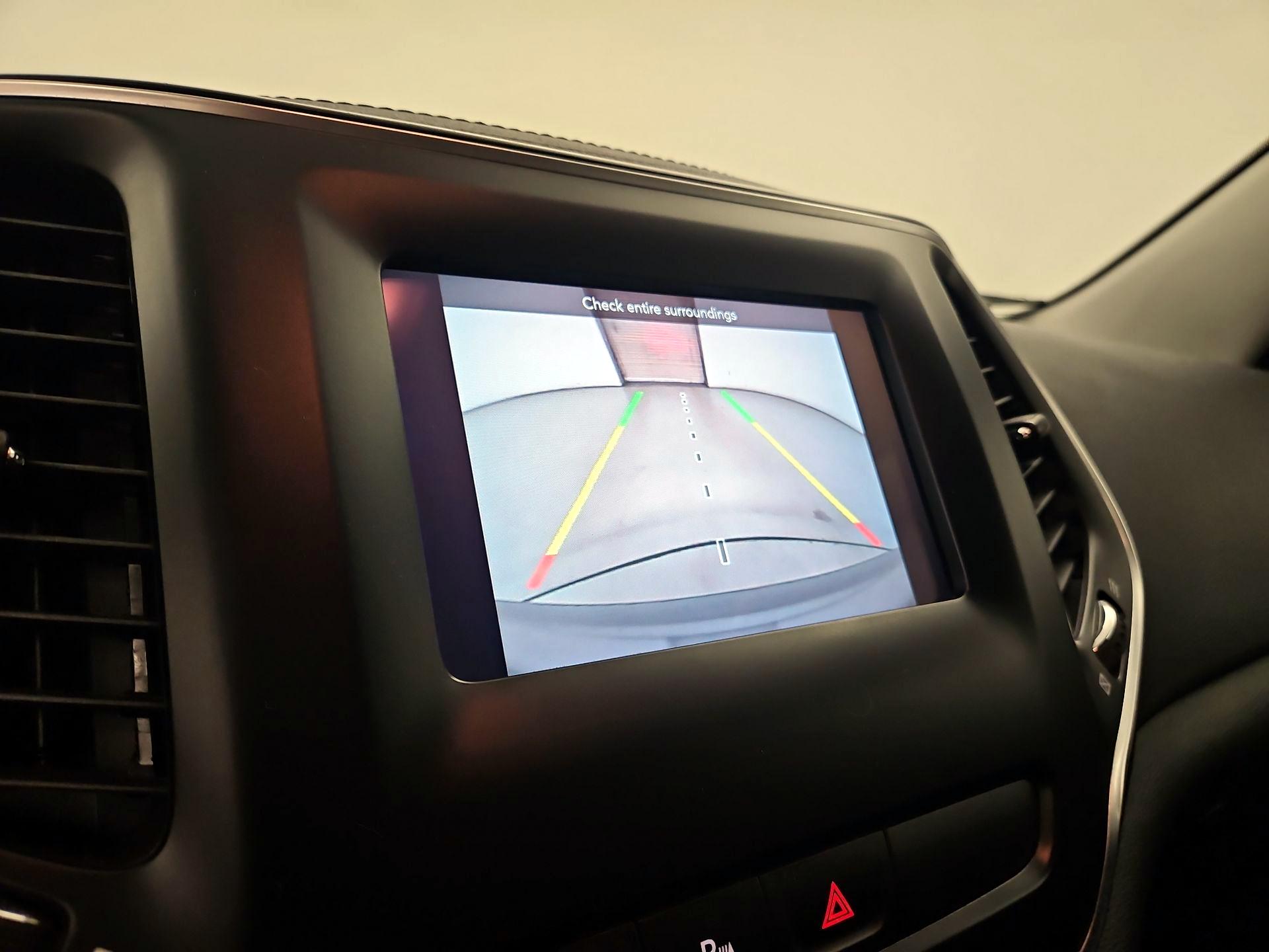 Thumbnail: 2019 Jeep Cherokee - 14