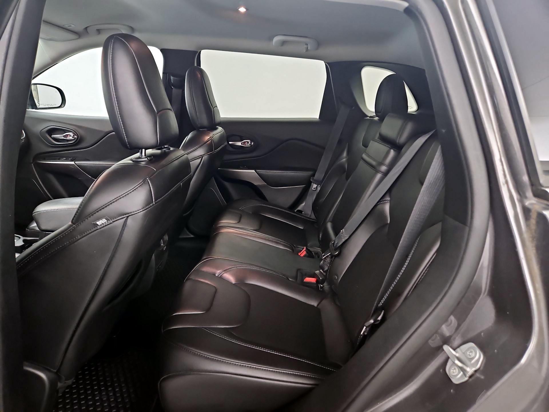 Thumbnail: 2019 Jeep Cherokee - 19