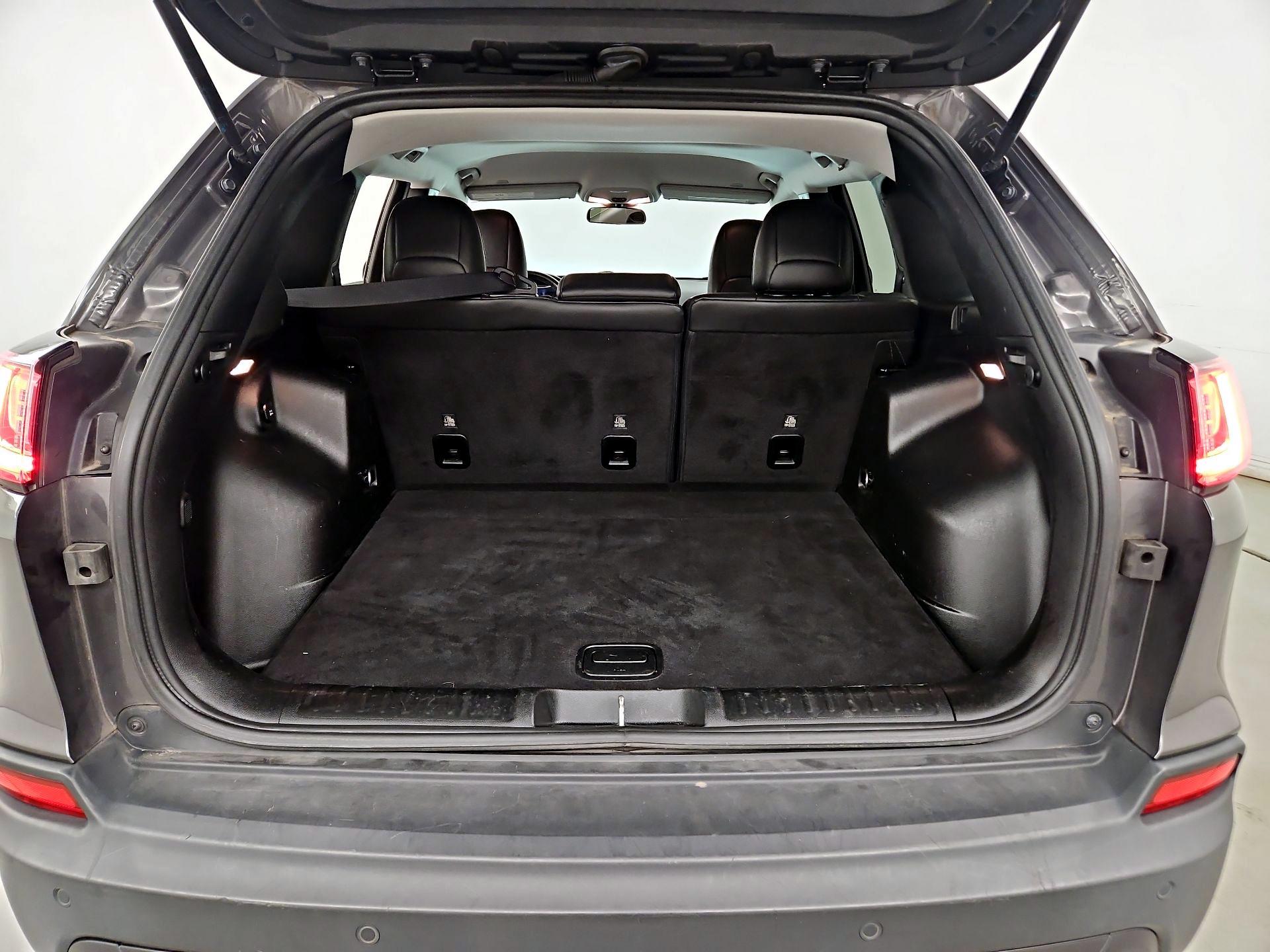 Thumbnail: 2019 Jeep Cherokee - 20