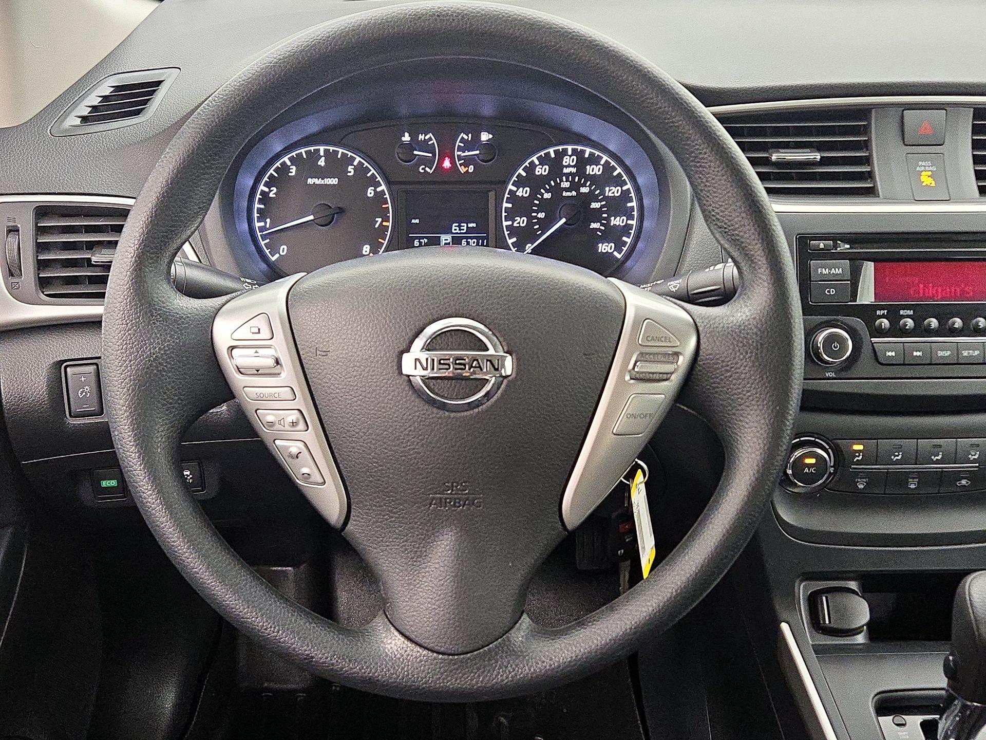 Thumbnail: 2016 Nissan Sentra - 10