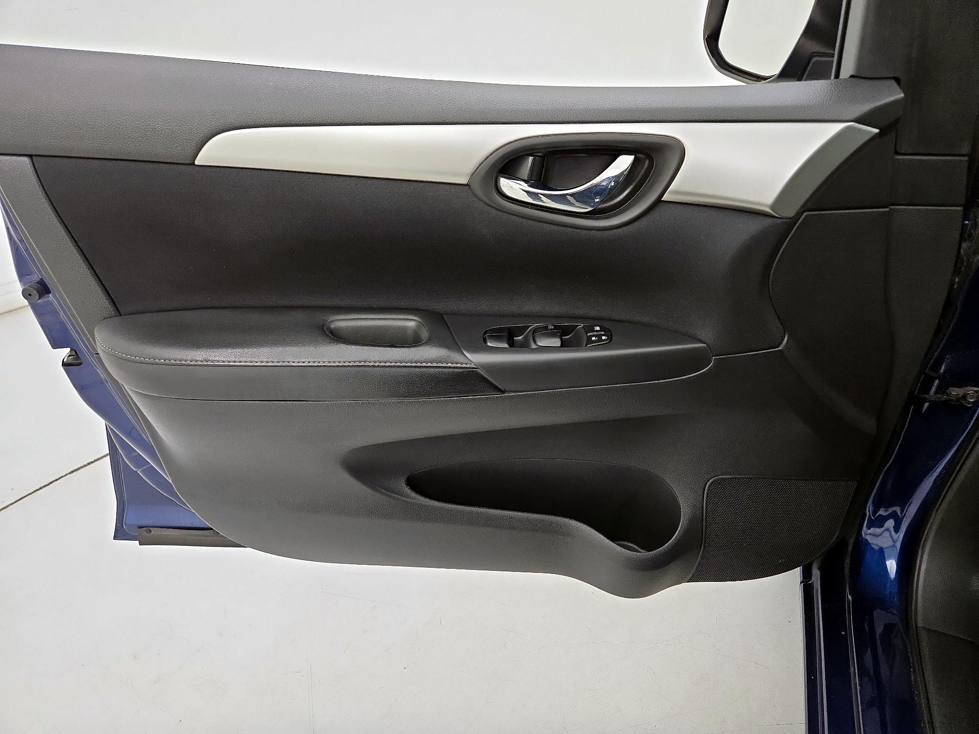 Thumbnail: 2016 Nissan Sentra - 12