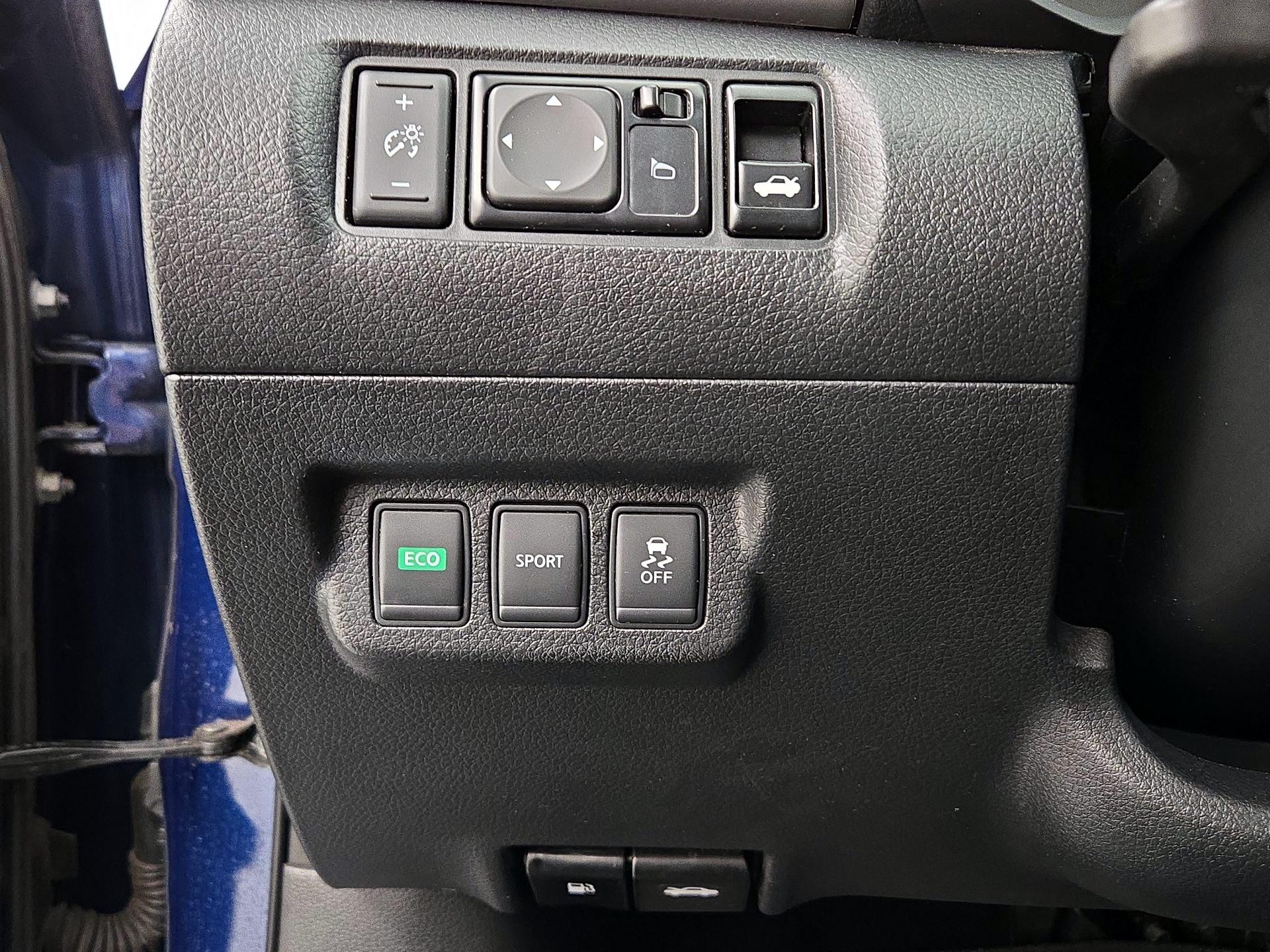 Thumbnail: 2016 Nissan Sentra - 13