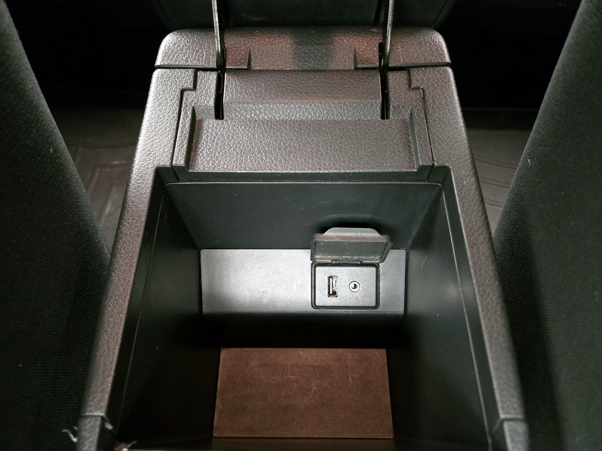 Thumbnail: 2016 Nissan Sentra - 17