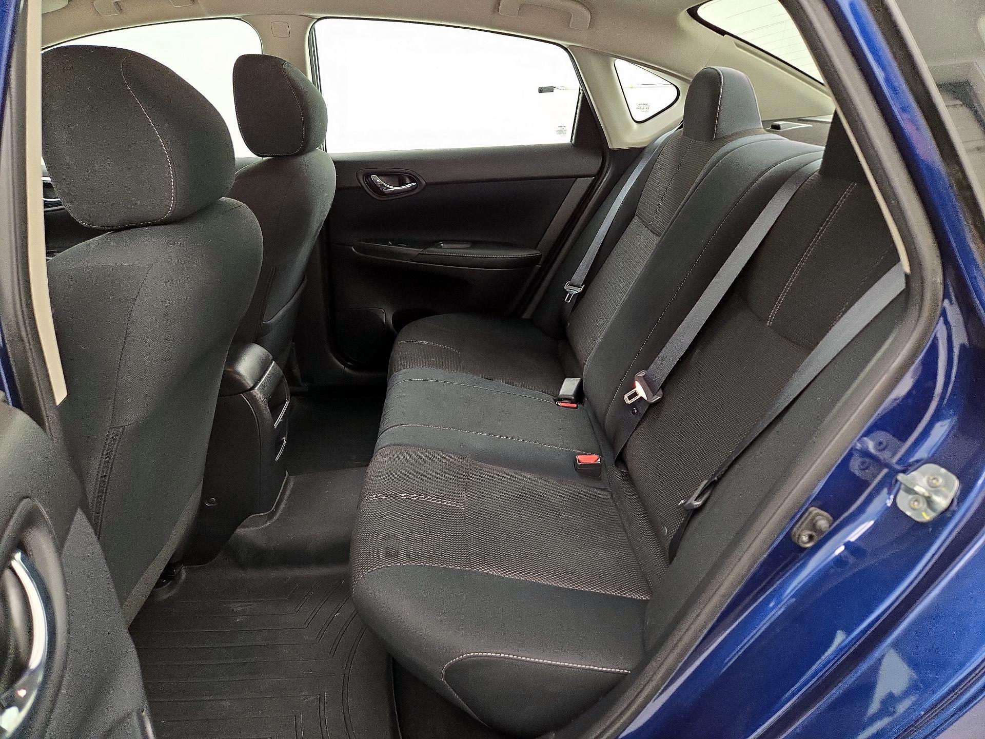 Thumbnail: 2016 Nissan Sentra - 18