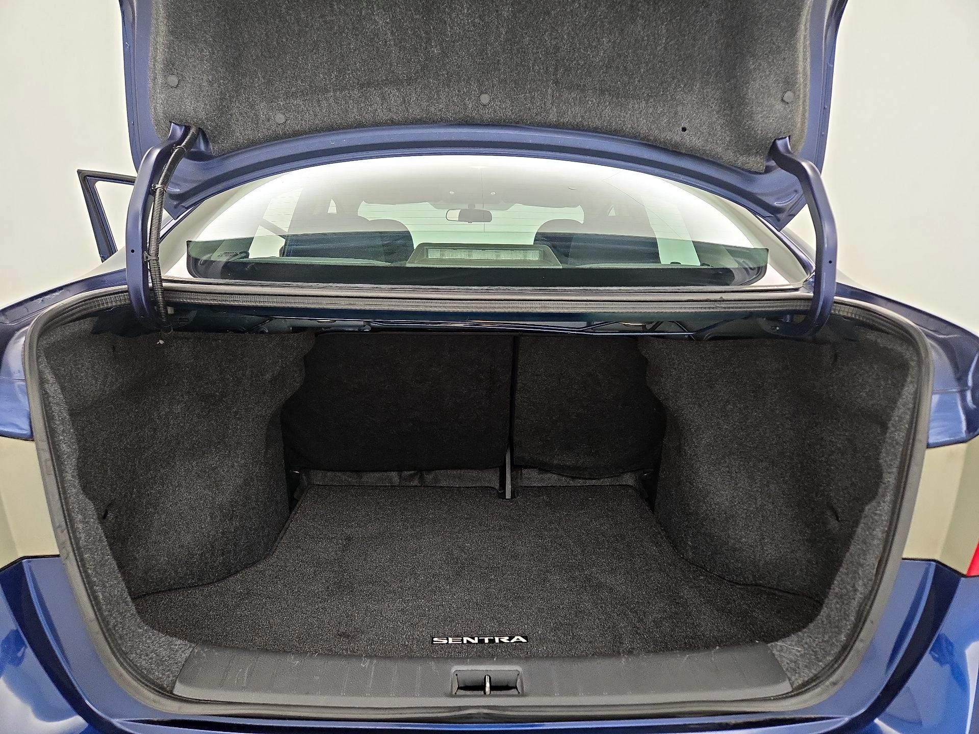 Thumbnail: 2016 Nissan Sentra - 19