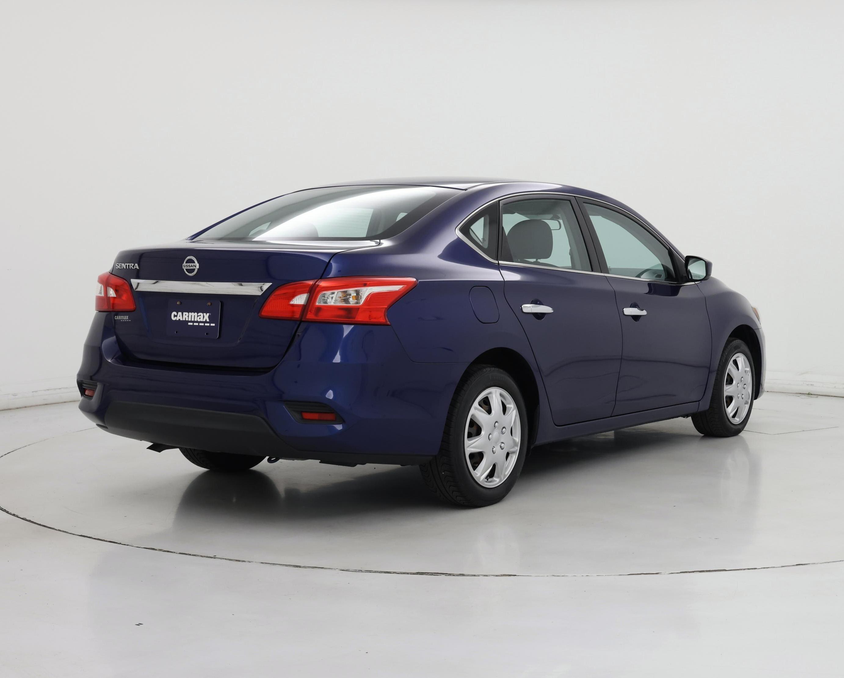 Thumbnail: 2016 Nissan Sentra - 8