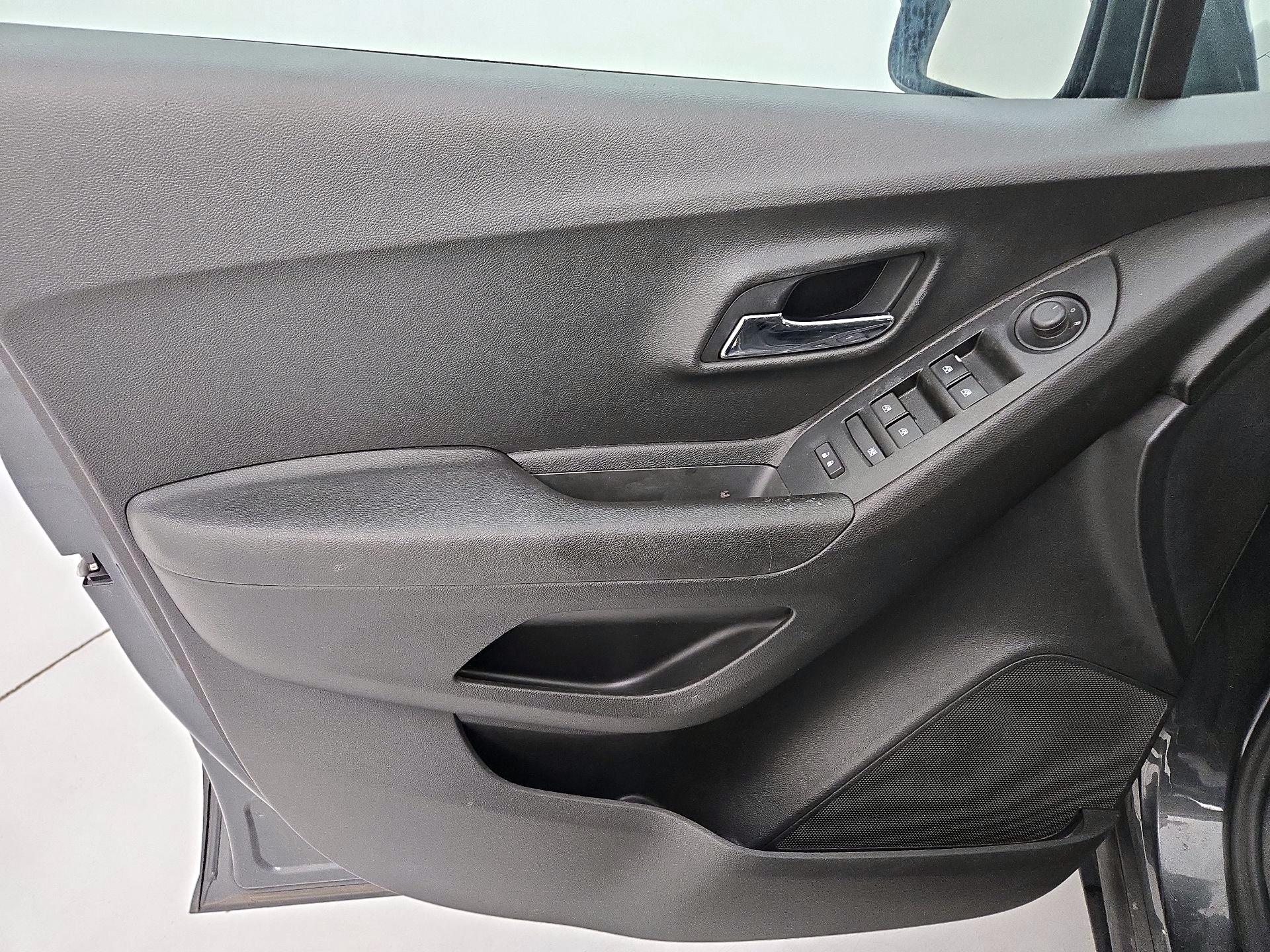 Thumbnail: 2019 Chevrolet Trax - 12