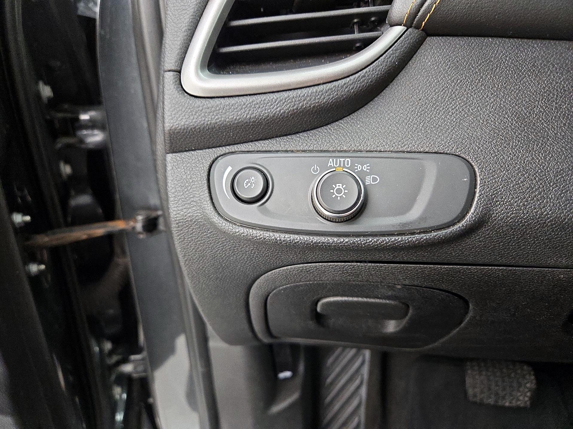 Thumbnail: 2019 Chevrolet Trax - 13