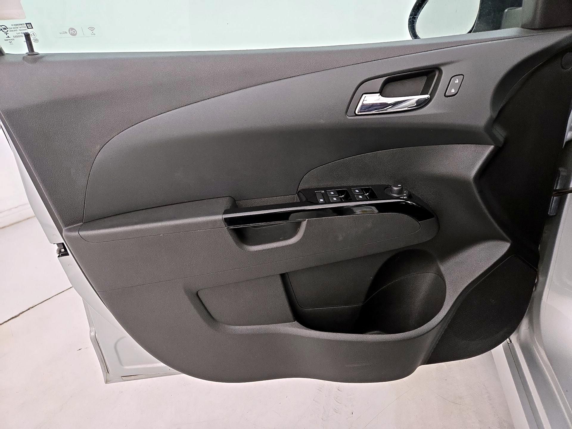 Thumbnail: 2017 Chevrolet Sonic - 12