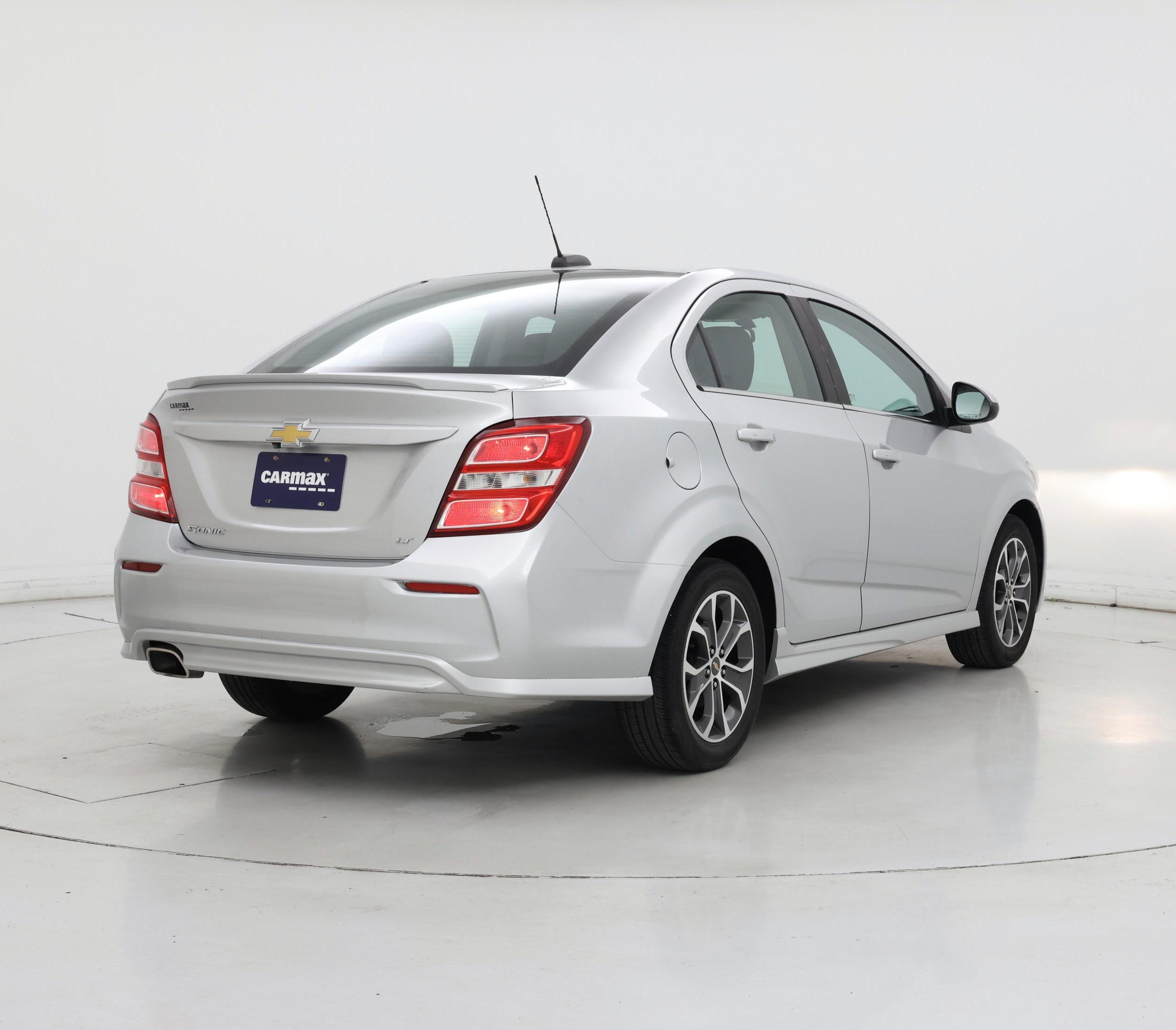 Thumbnail: 2017 Chevrolet Sonic - 8