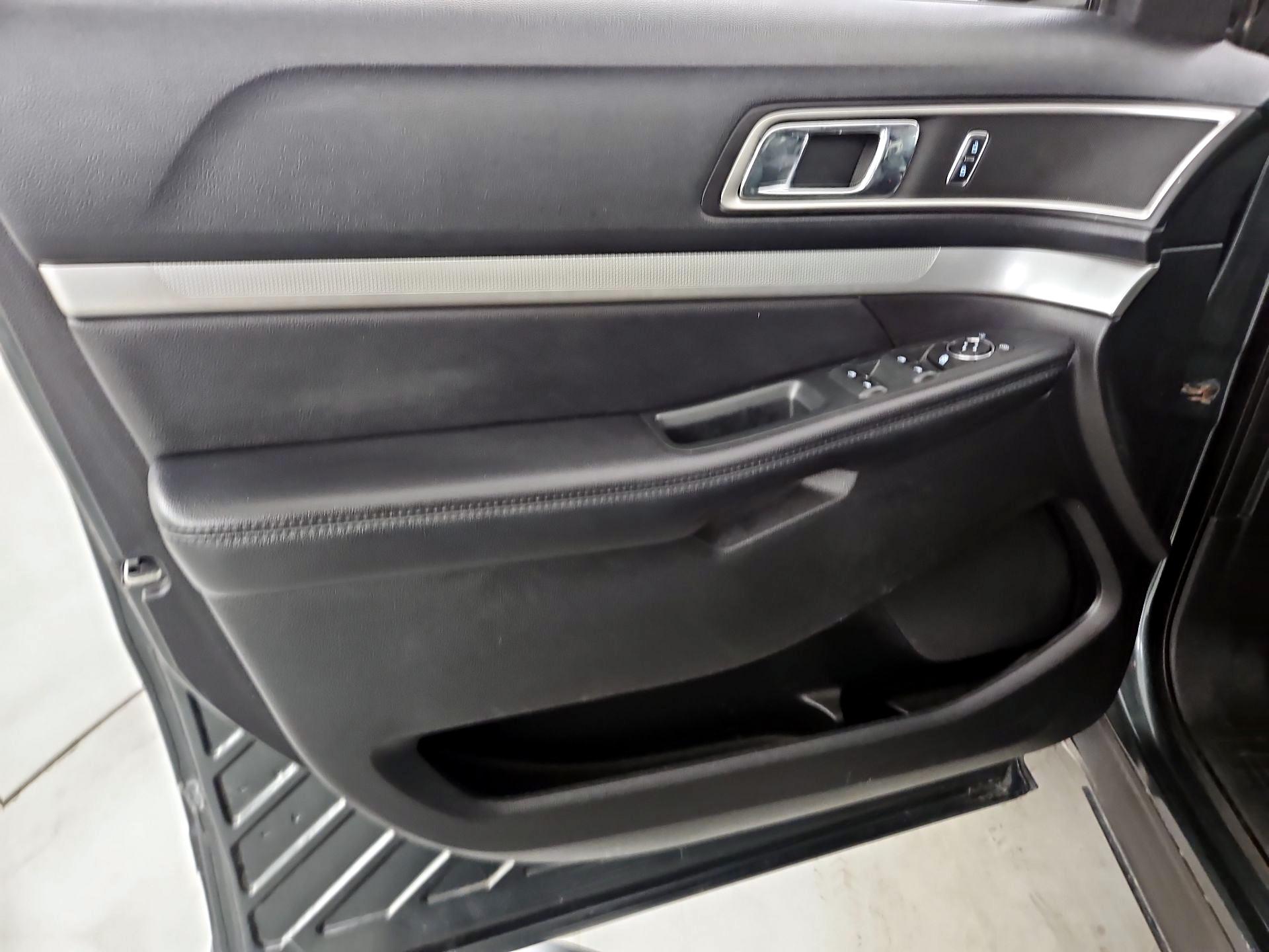 Thumbnail: 2016 Ford Explorer - 12