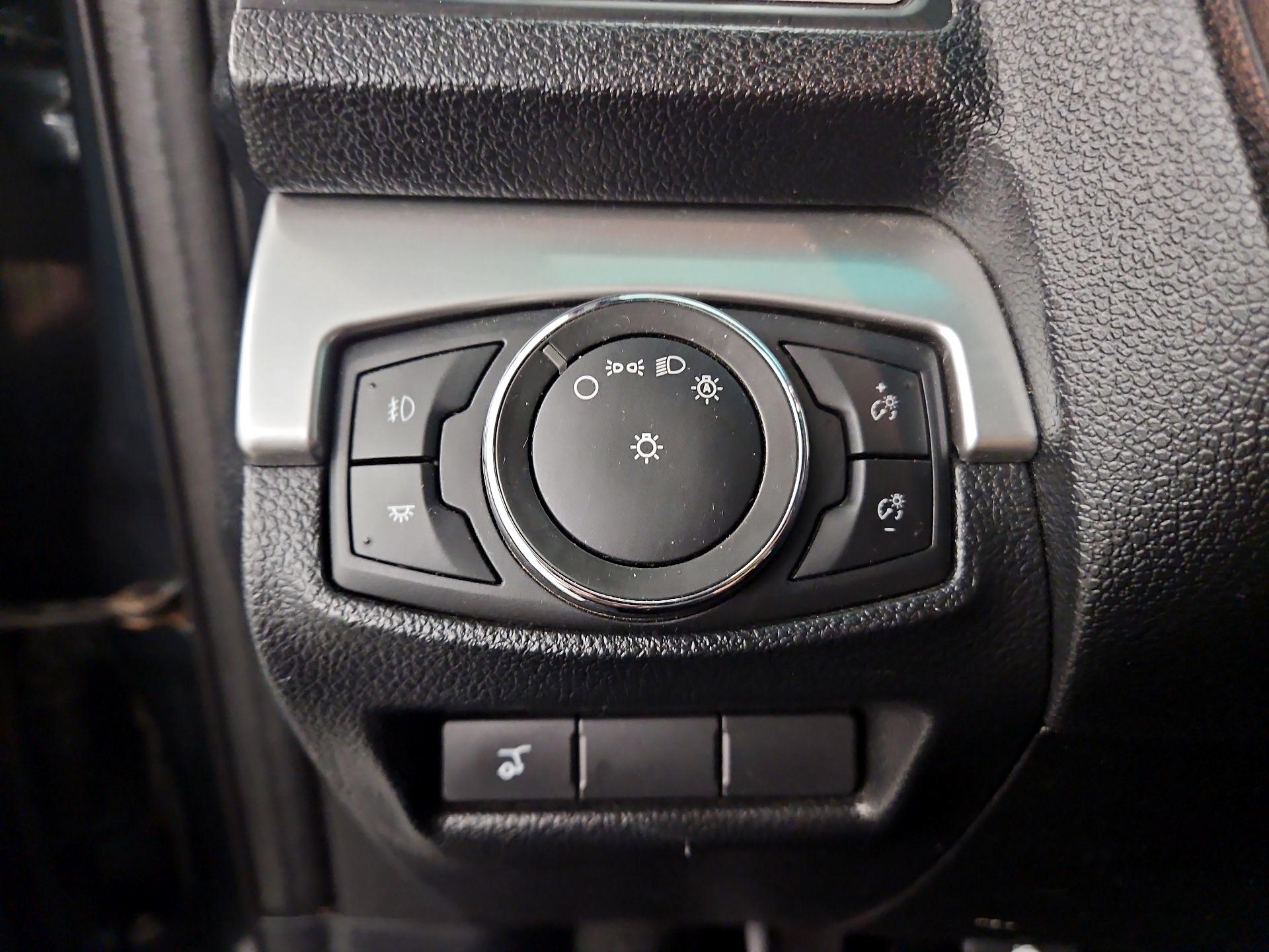 Thumbnail: 2016 Ford Explorer - 13