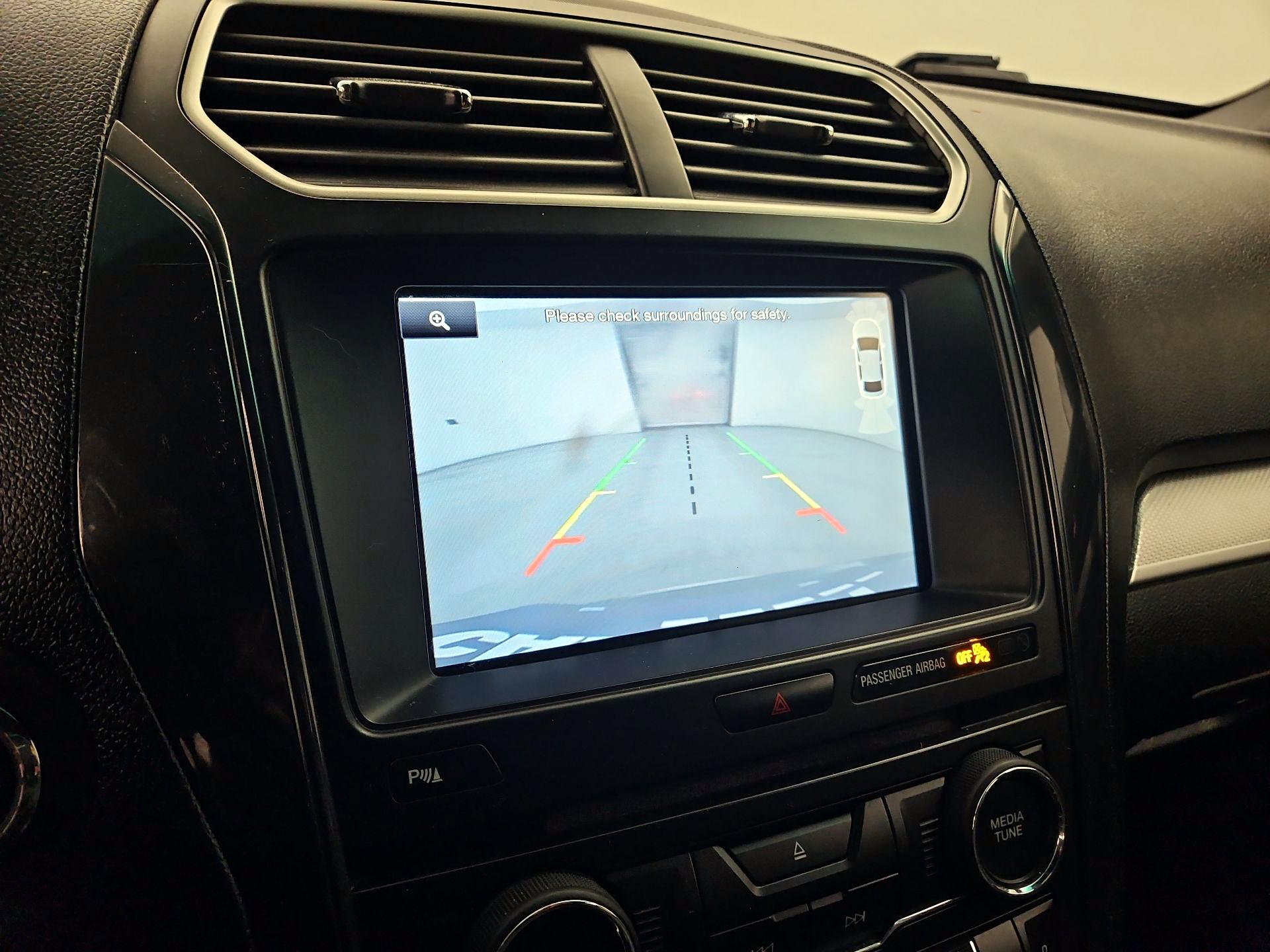 Thumbnail: 2016 Ford Explorer - 15