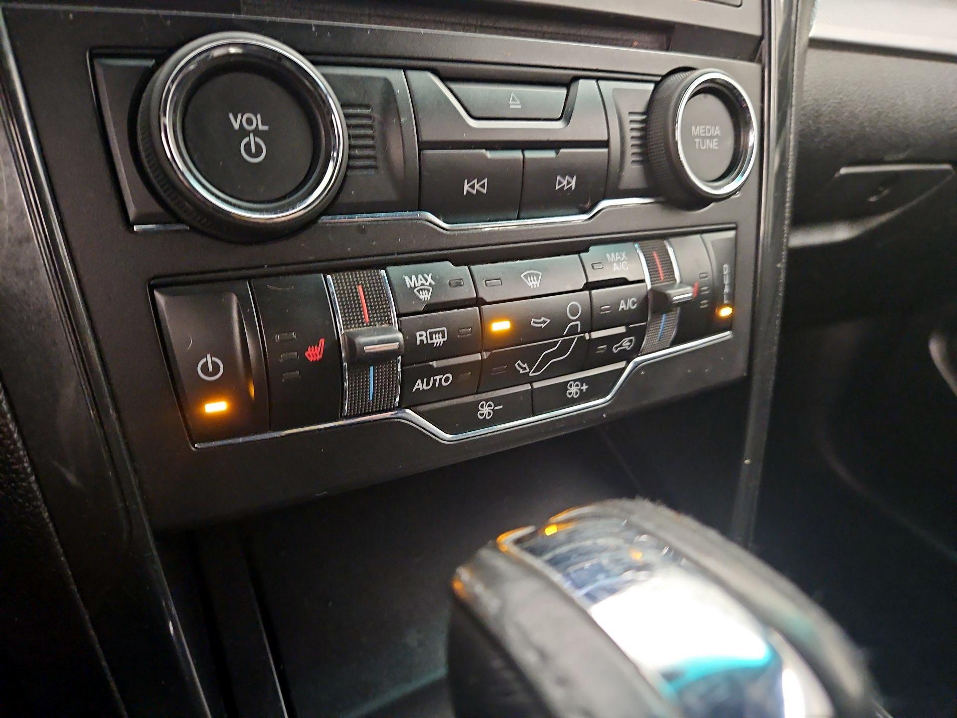 Thumbnail: 2016 Ford Explorer - 17