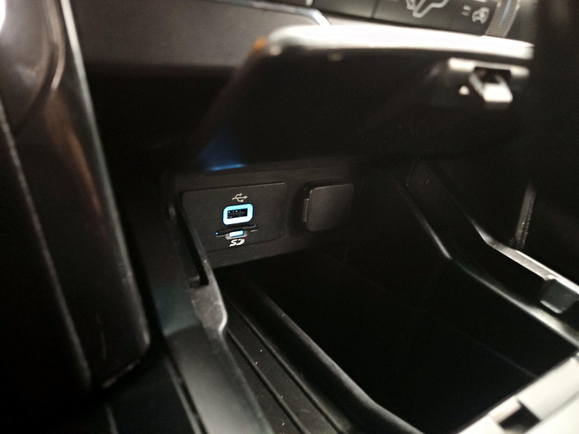 Thumbnail: 2016 Ford Explorer - 19