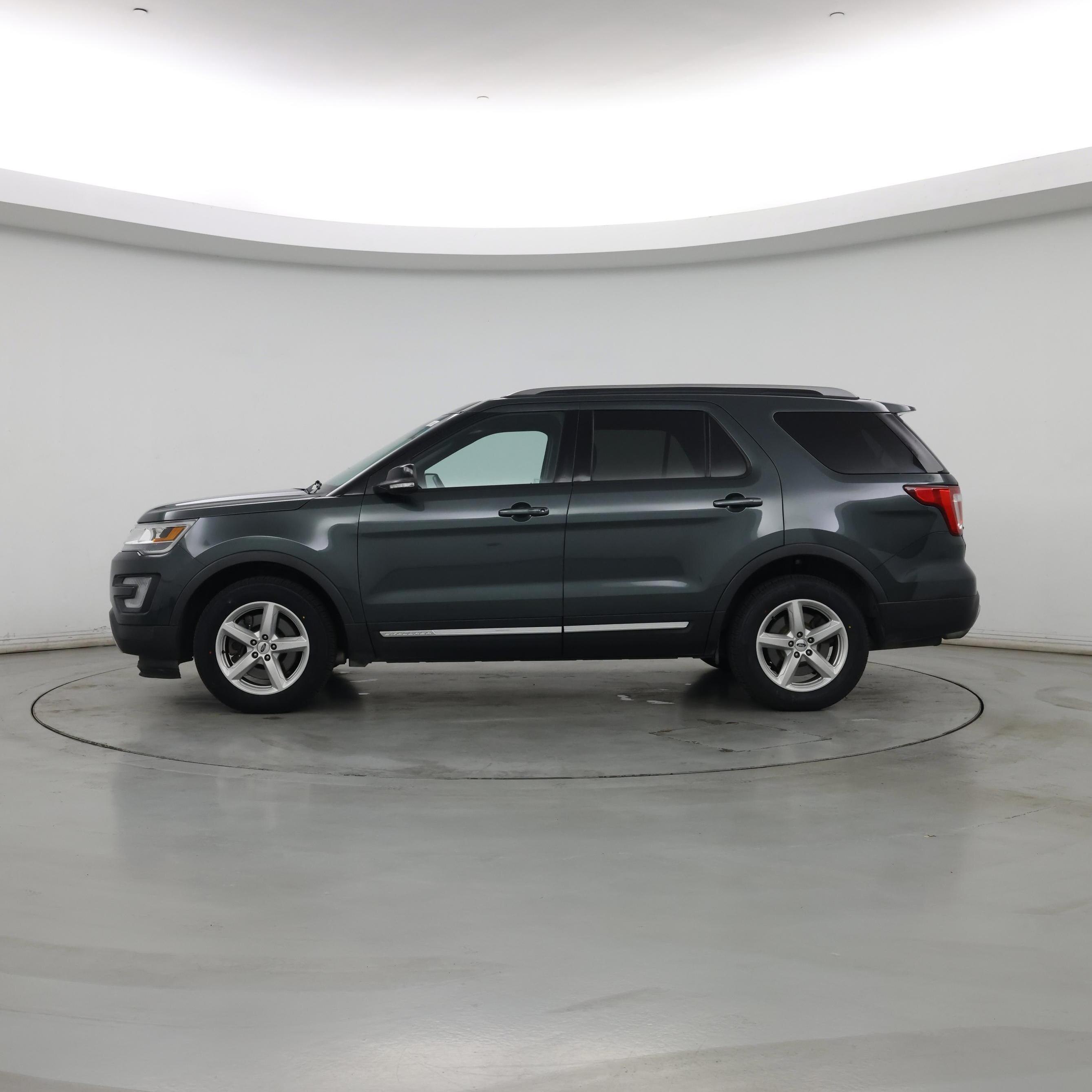 Thumbnail: 2016 Ford Explorer - 3