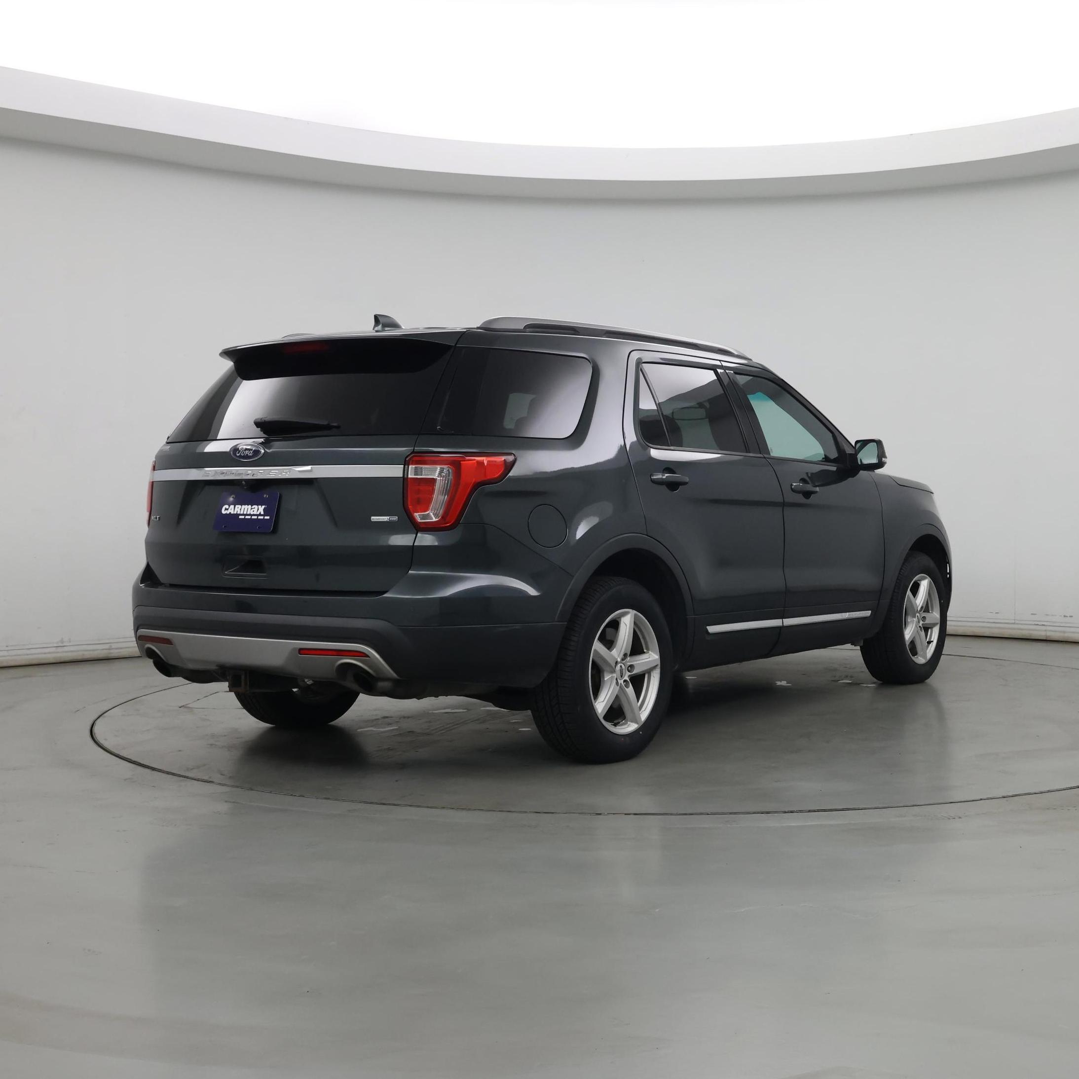 Thumbnail: 2016 Ford Explorer - 8