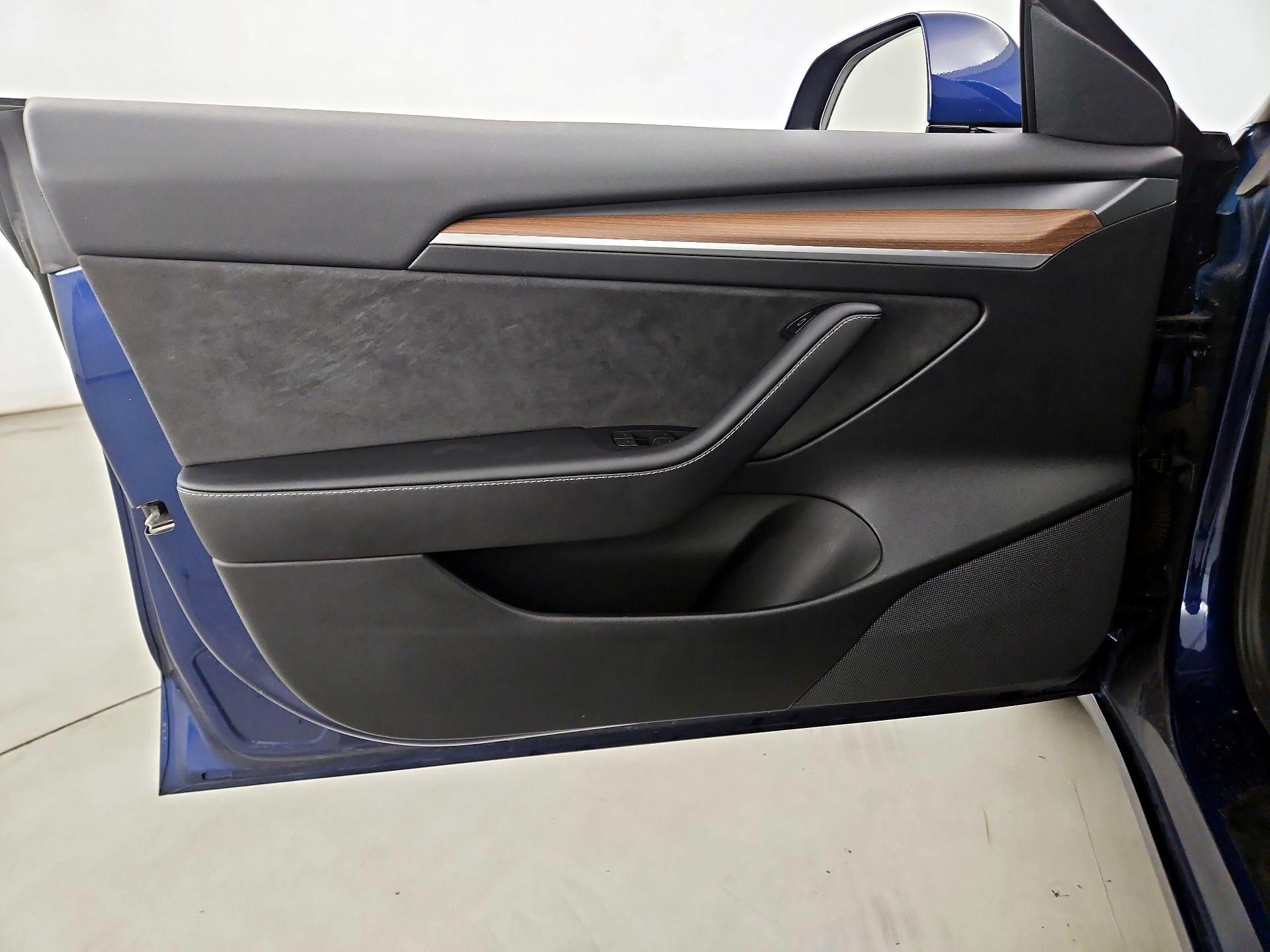 Thumbnail: 2023 Tesla Model 3 - 12