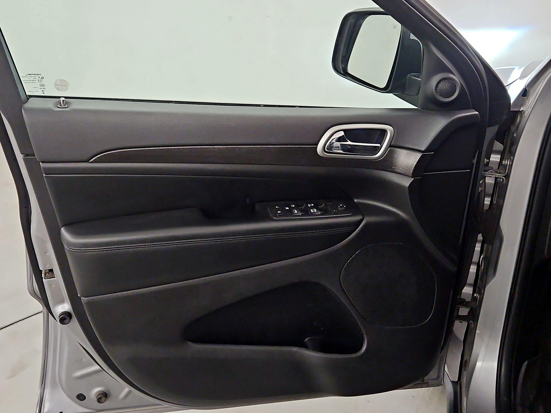 Thumbnail: 2018 Jeep Grand Cherokee - 12