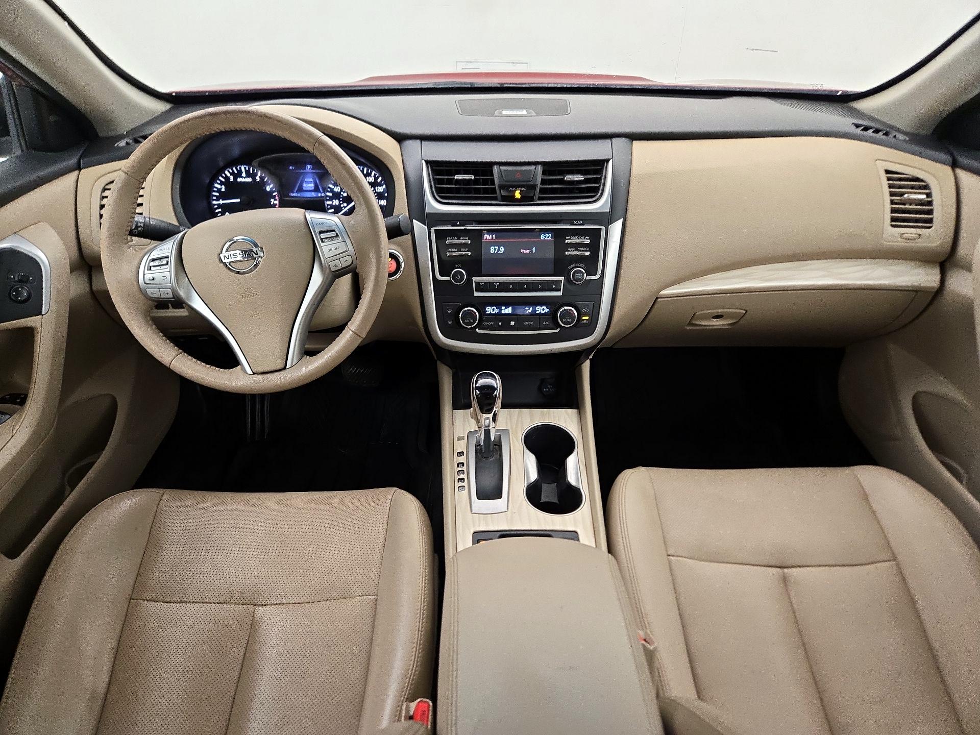 Thumbnail: 2016 Nissan Altima - 9