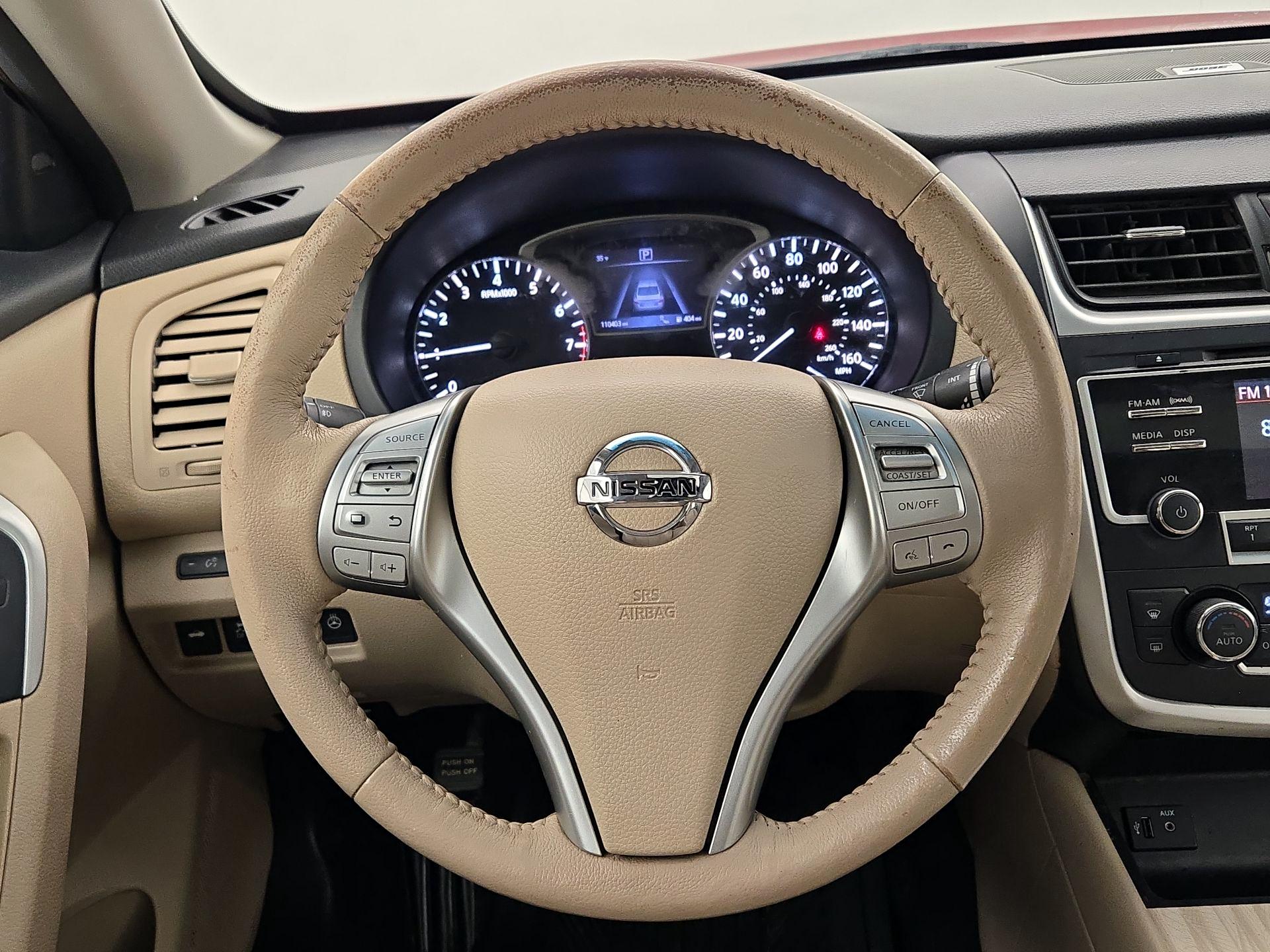 Thumbnail: 2016 Nissan Altima - 10