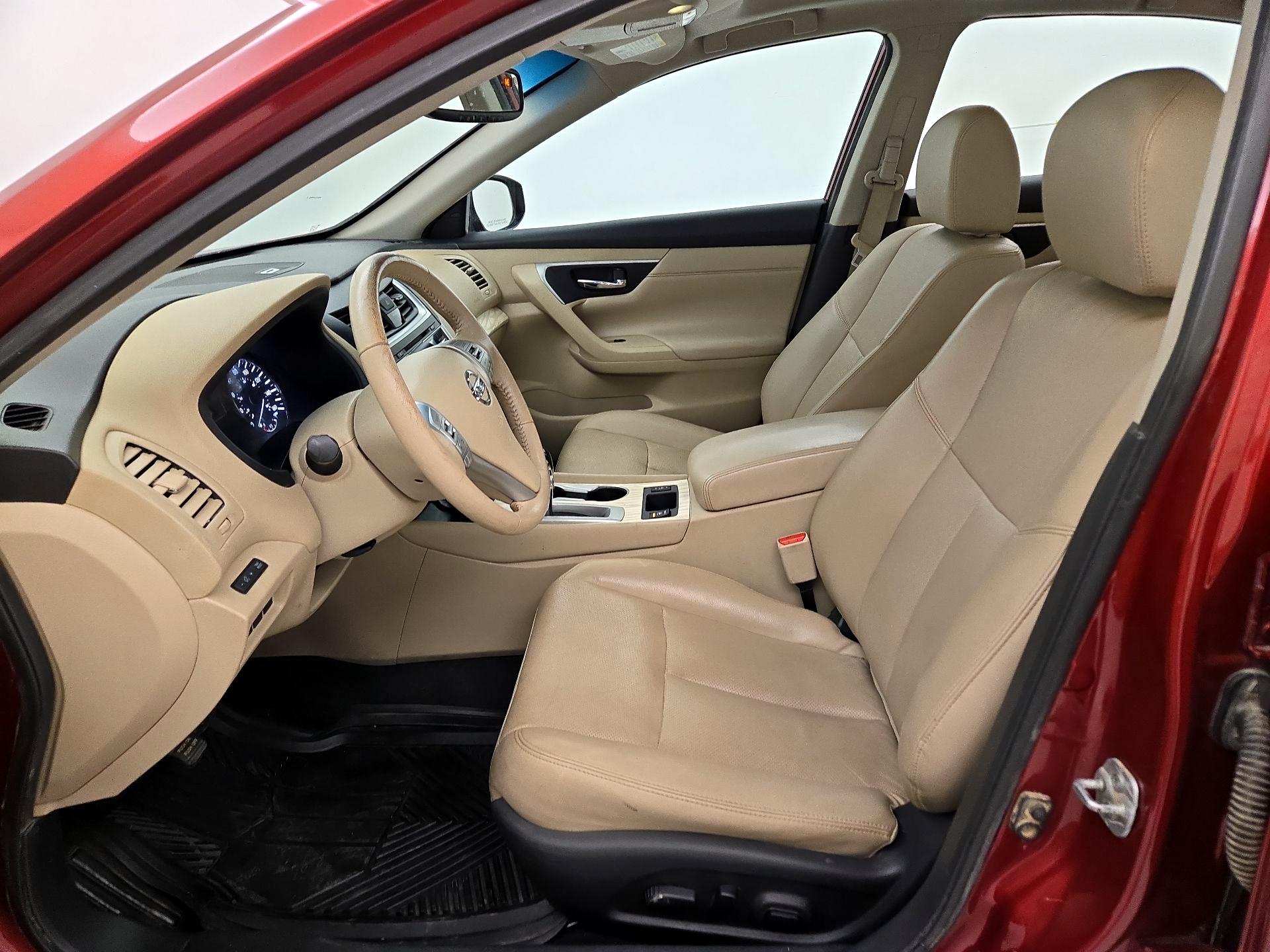 Thumbnail: 2016 Nissan Altima - 11