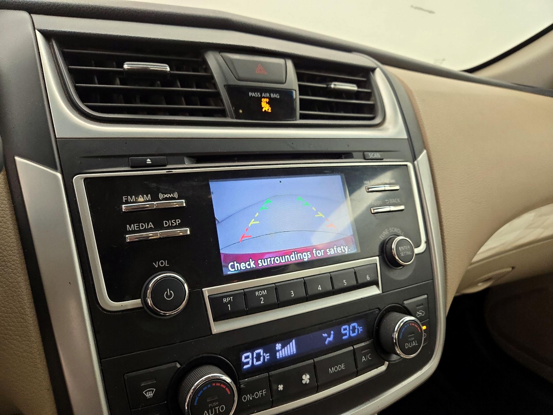 Thumbnail: 2016 Nissan Altima - 14