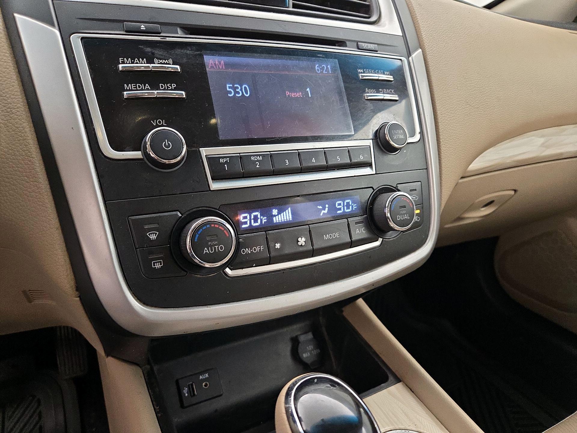 Thumbnail: 2016 Nissan Altima - 16