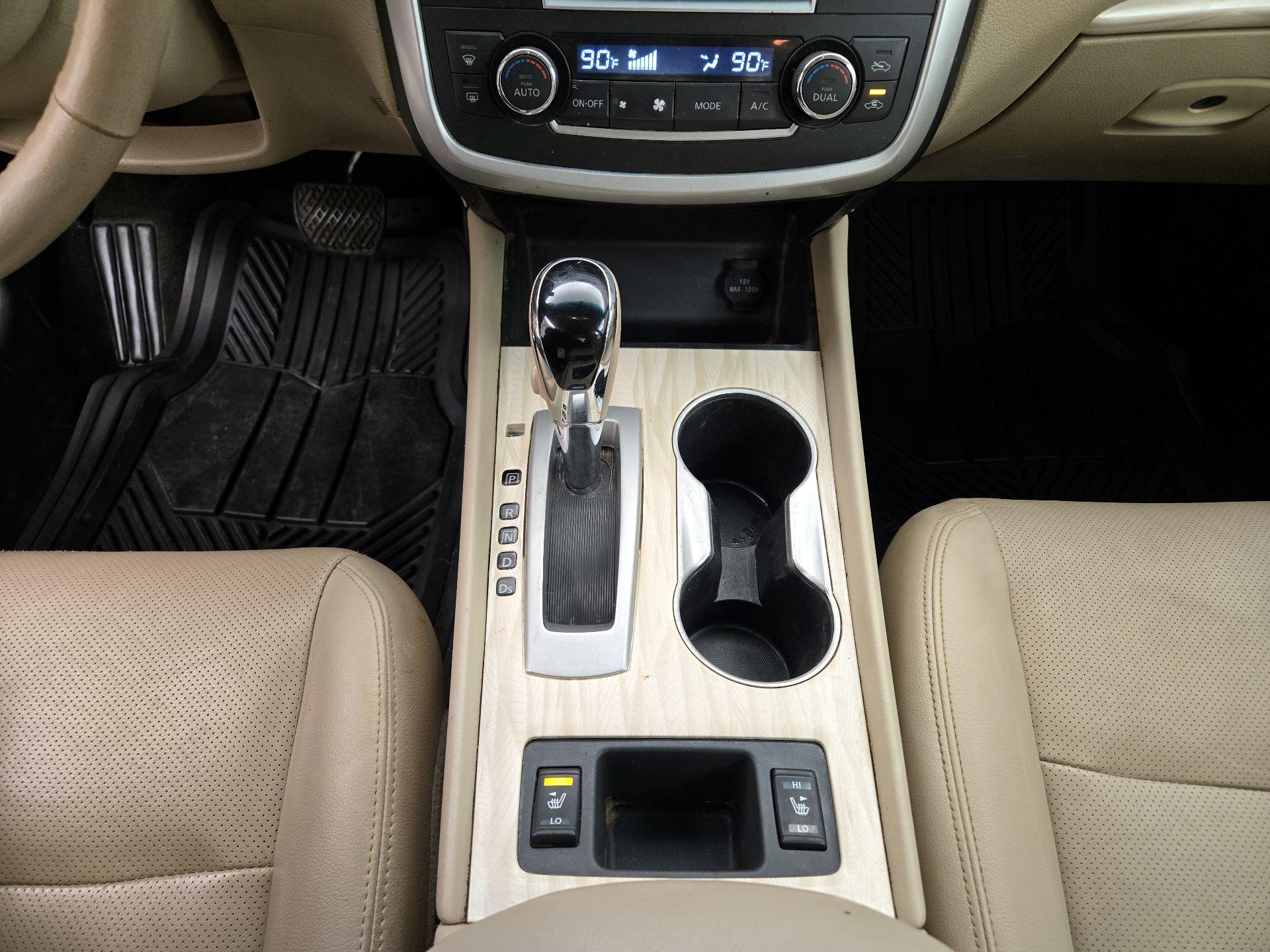 Thumbnail: 2016 Nissan Altima - 17