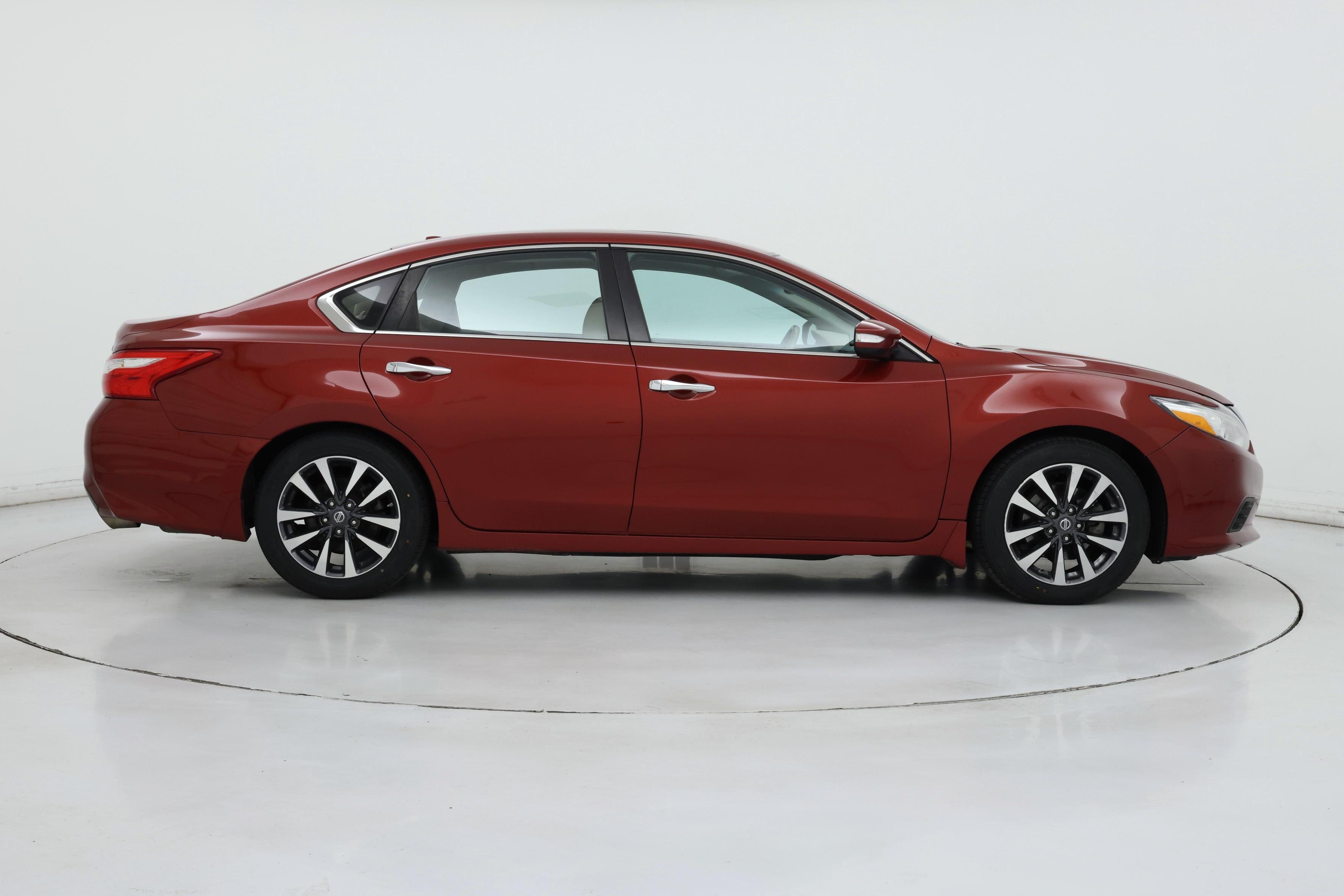 Thumbnail: 2016 Nissan Altima - 7