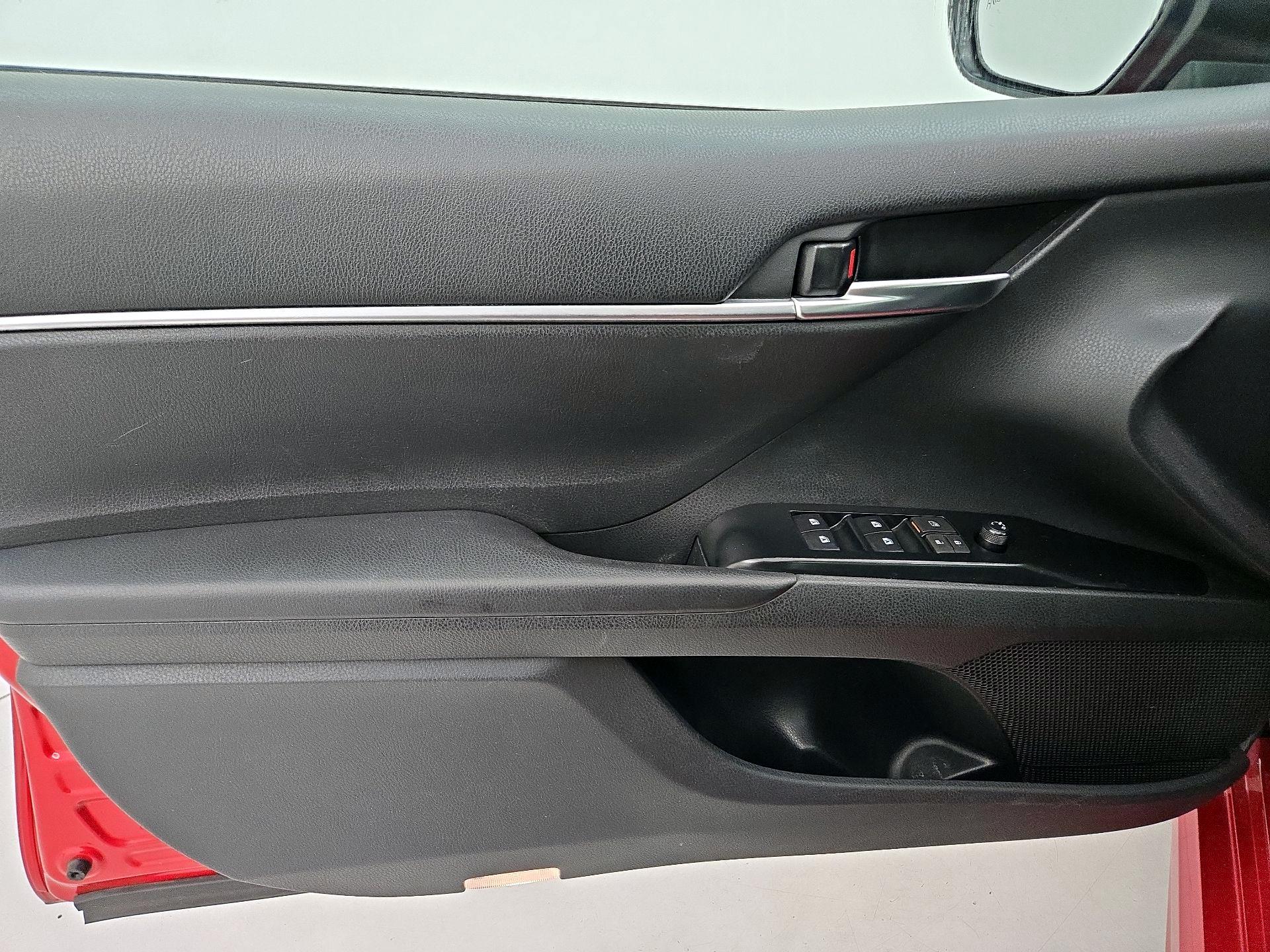 Thumbnail: 2019 Toyota Camry - 12