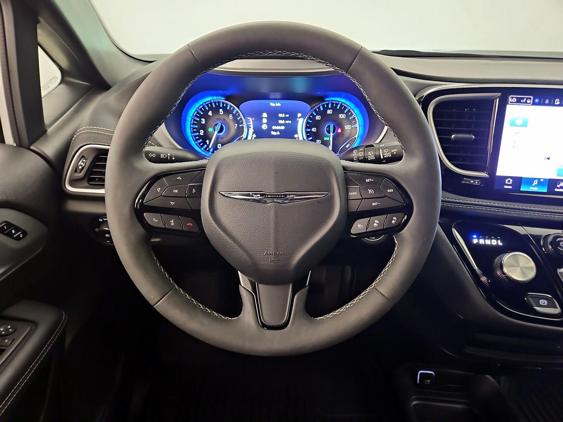 Thumbnail: 2024 Chrysler Pacifica - 10