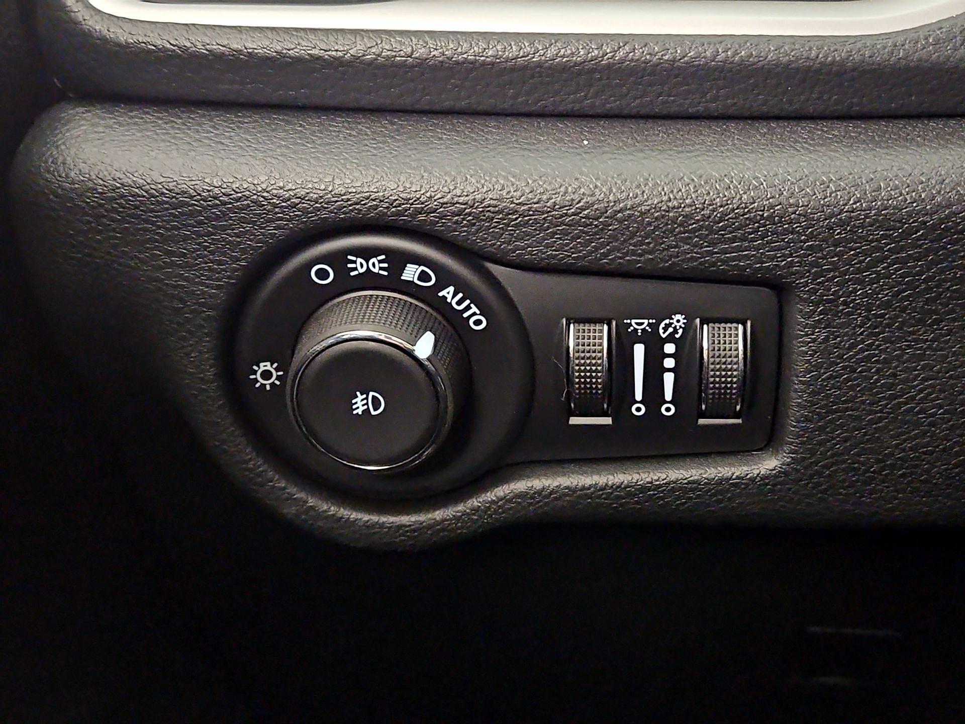 Thumbnail: 2024 Chrysler Pacifica - 13